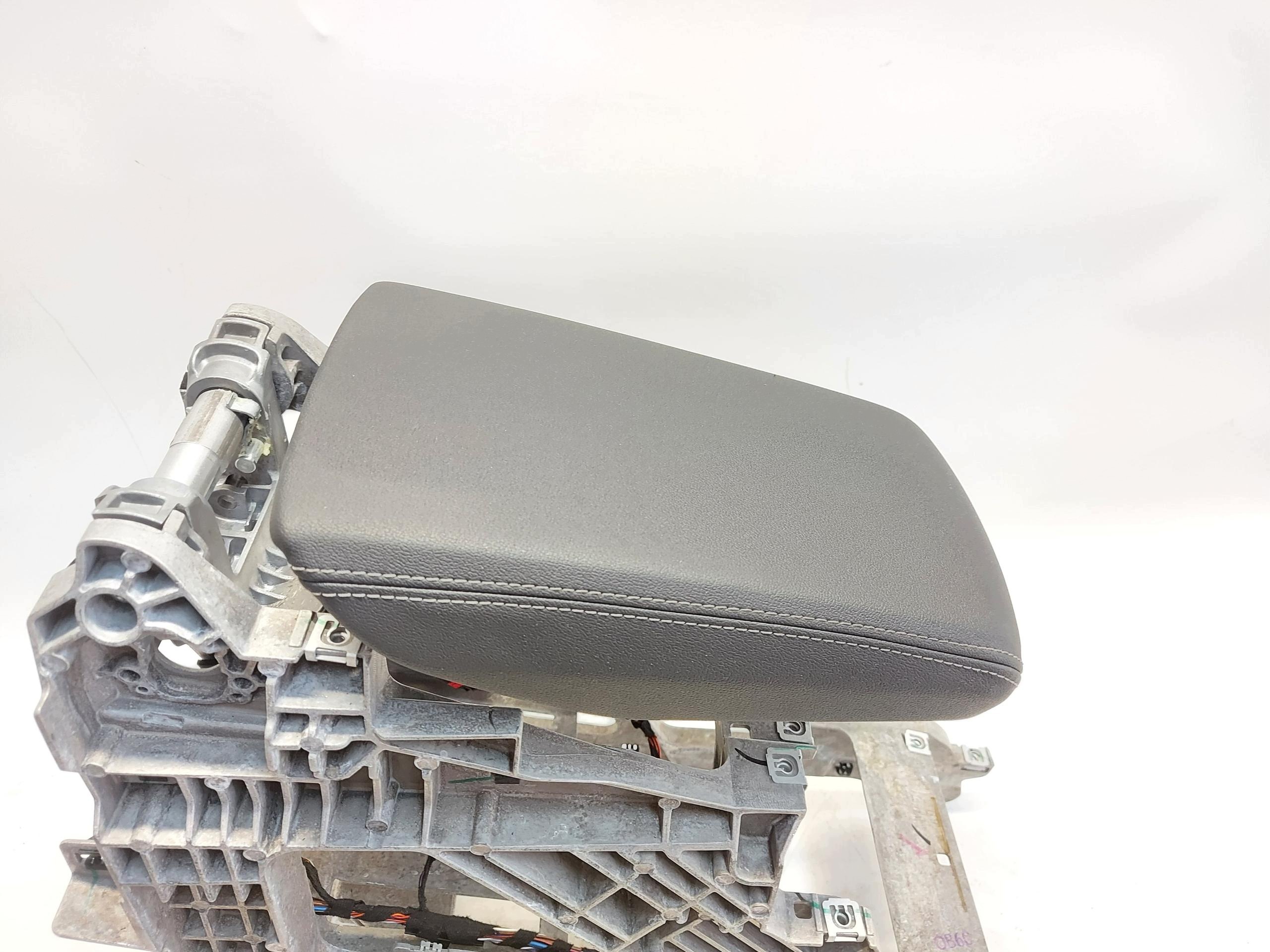 Audi Q8 E-TRON SportBack 4KE armrest tunel central support 4ke864283