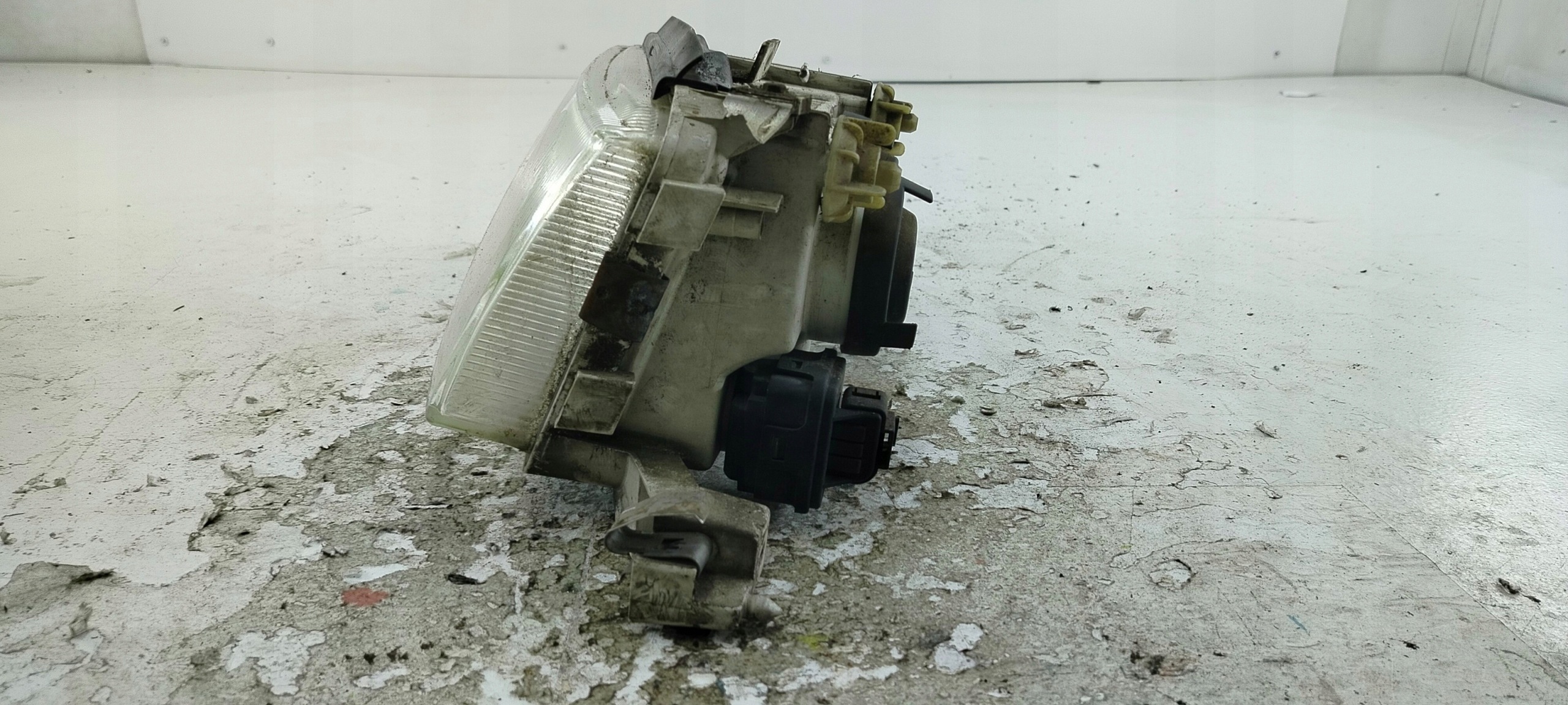light left front SKODA OCTAVIA and