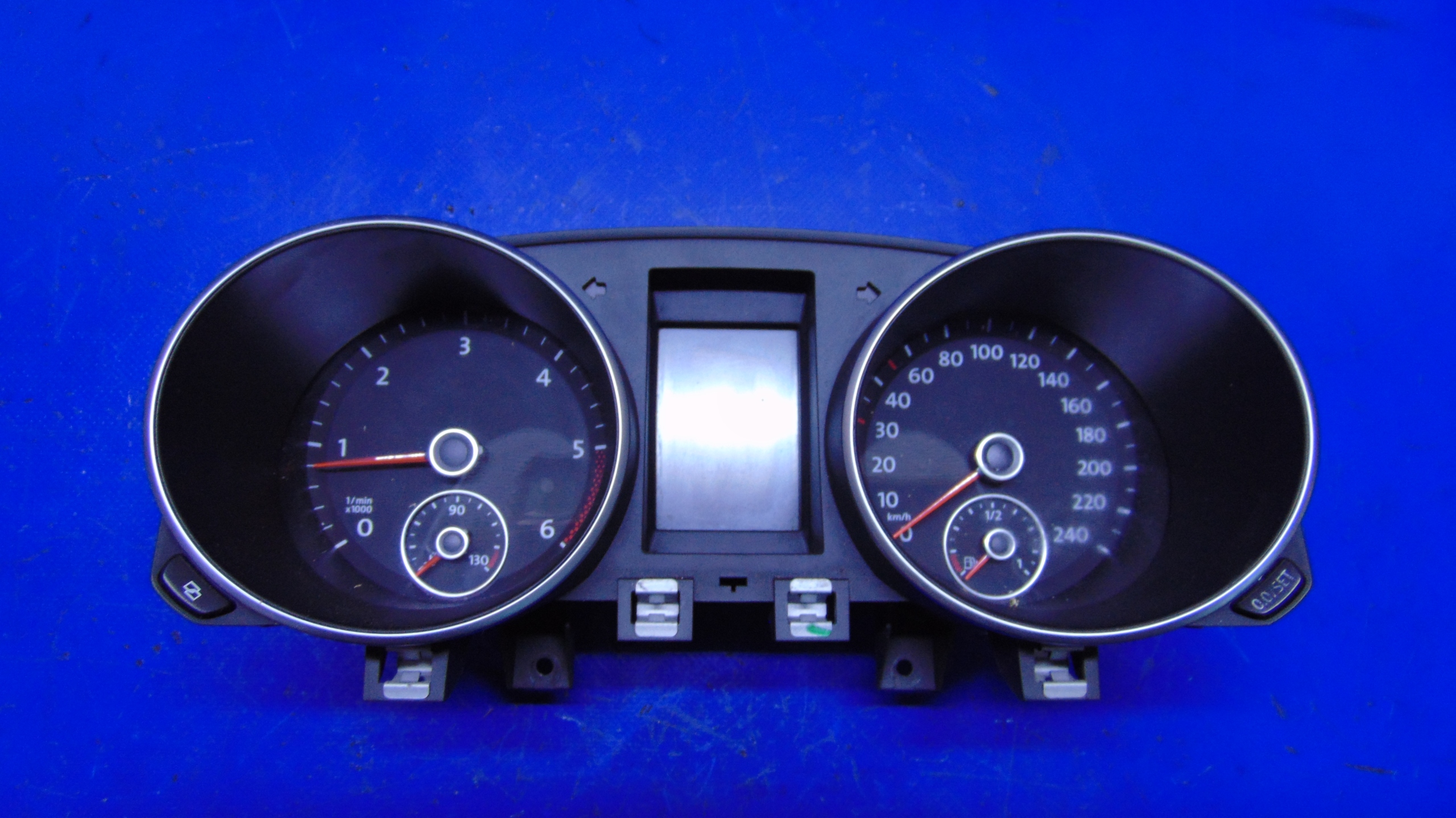 dials dials 1.6TDI VW GOLF VI 08-12 year