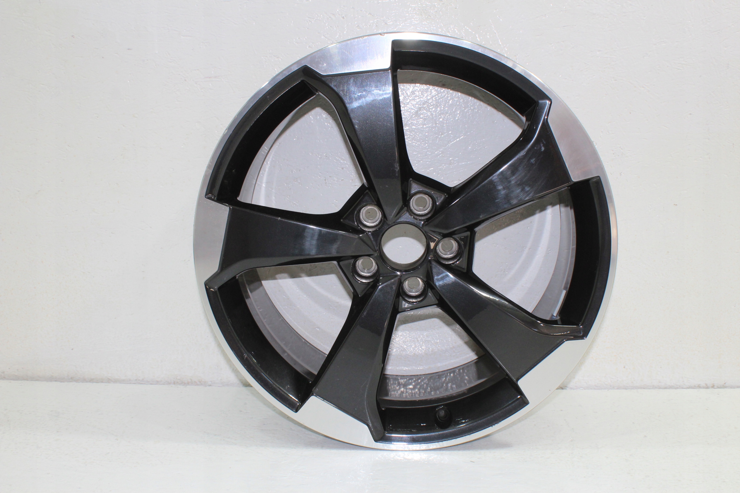 Audi disk hliníkový 19 8V0601025CH