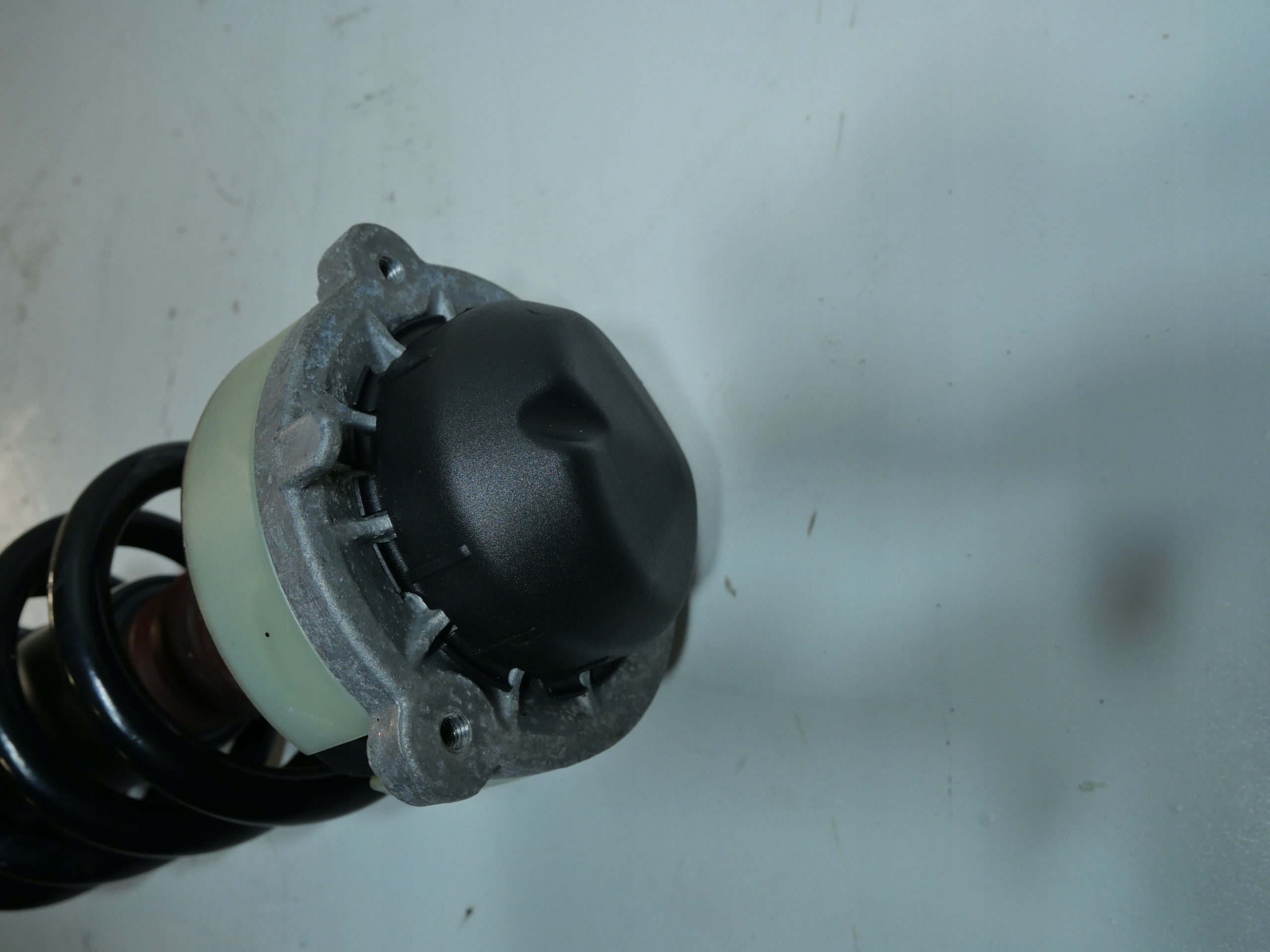 AUDI A6 C8 shock absorber front 4K0413031AQ 8W0411105