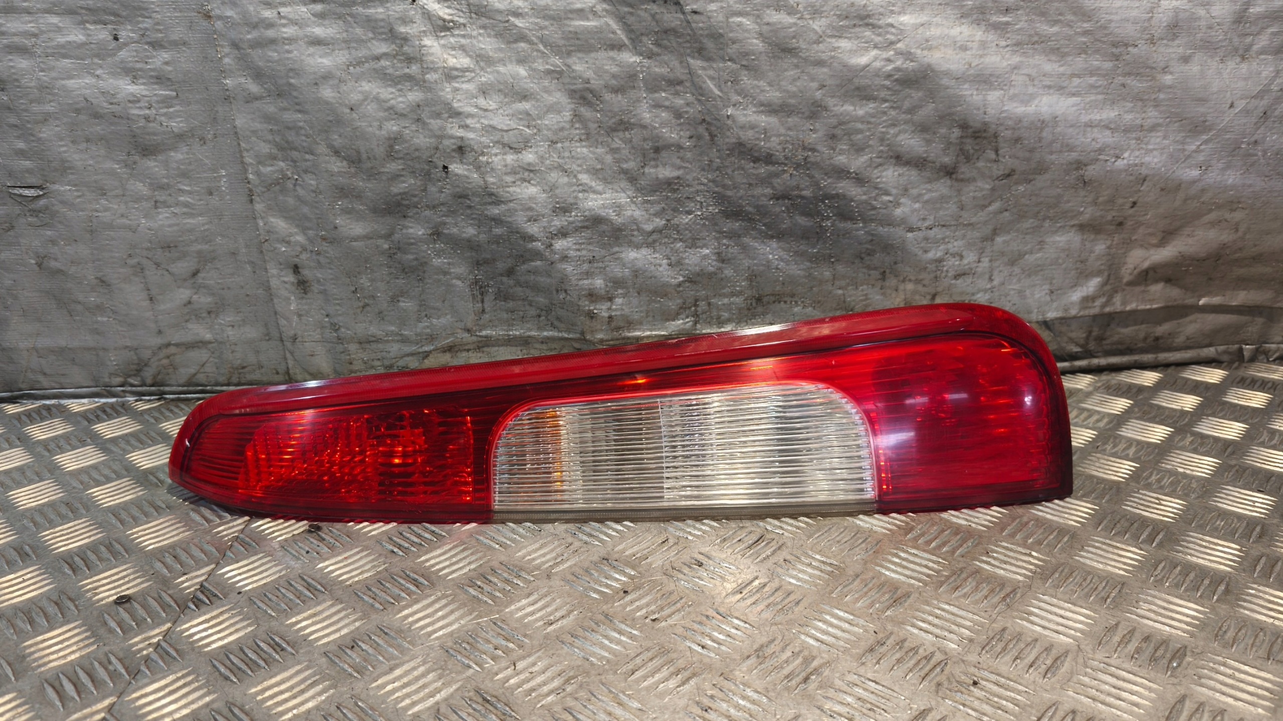 light right rear part 02R00F FORD C-MAX 2003r