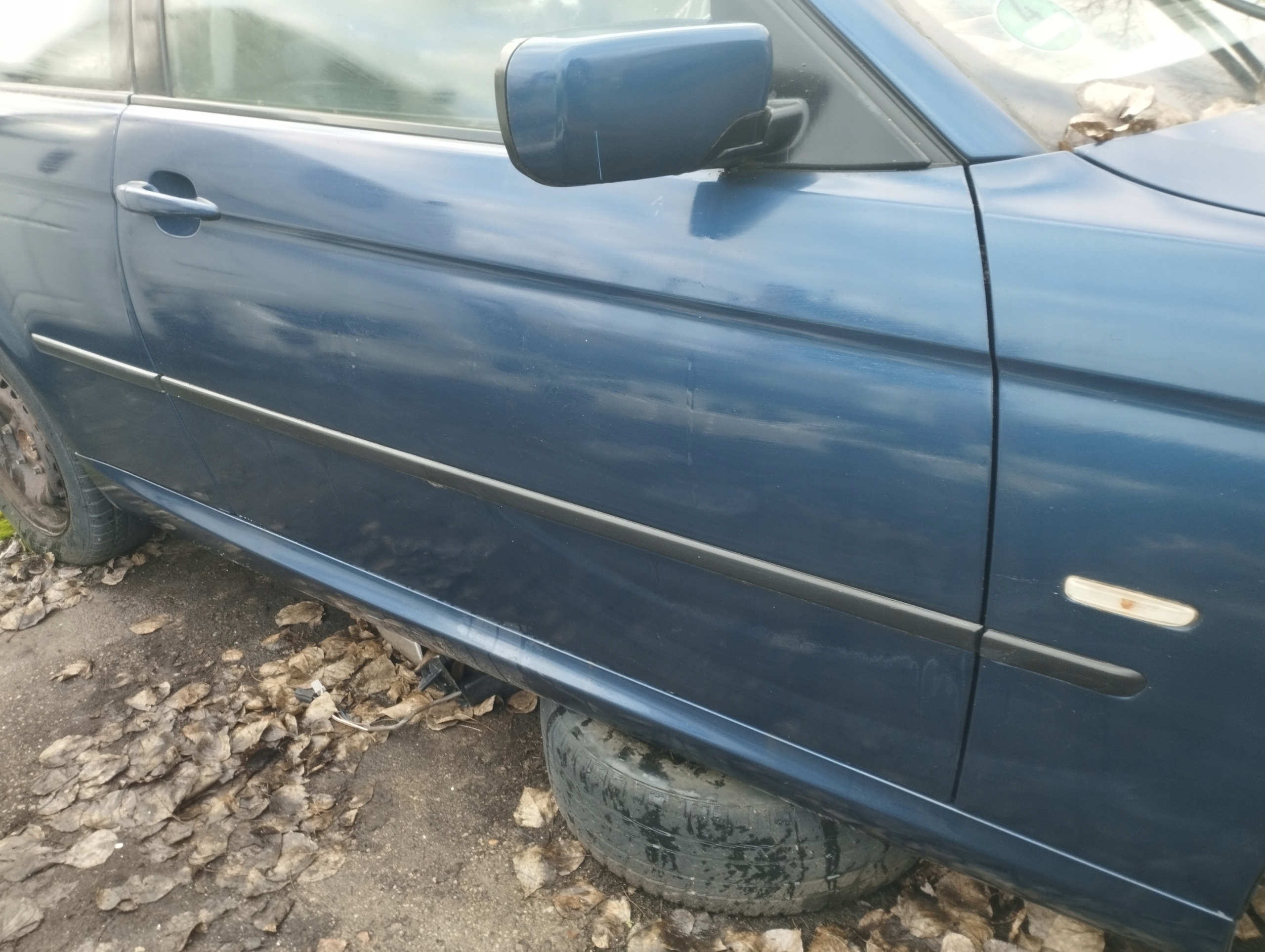 DRZWI BMW E46 COMPACT BŁOTNIK PAS PRZEDNI DACH ITP Strona zabudowy przód - prawa