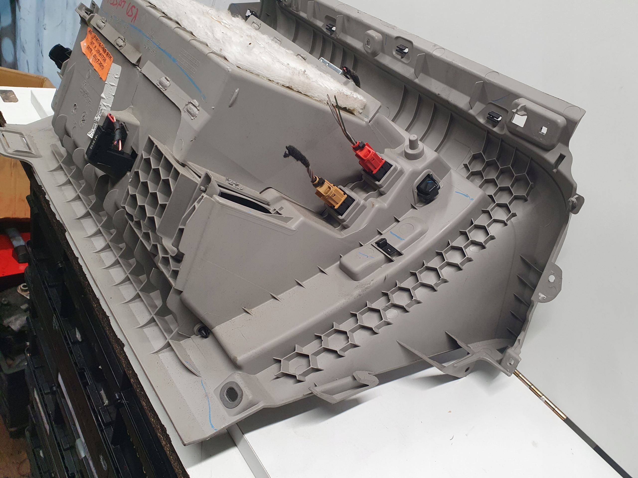 vw PASSAT B7 америка 2.5b 11-16 бардачок пассажира консоли