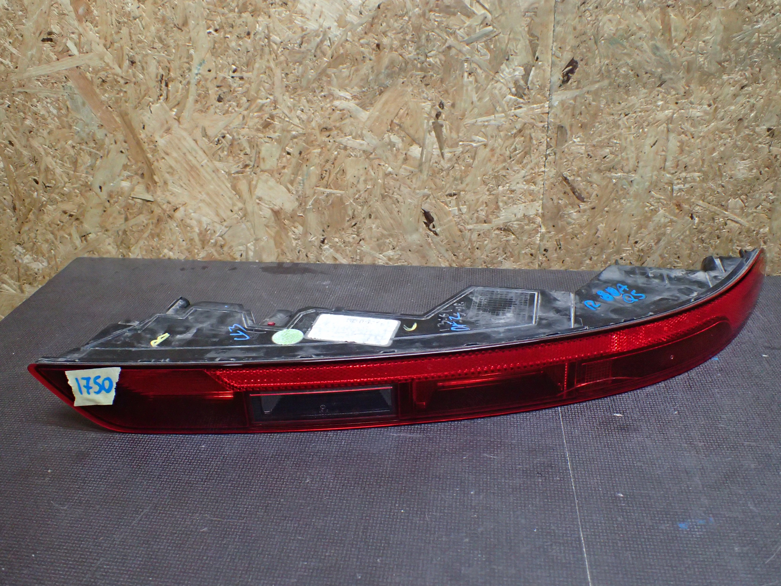 ФАРА ЗАД. ПРАВА AUDI Q50a