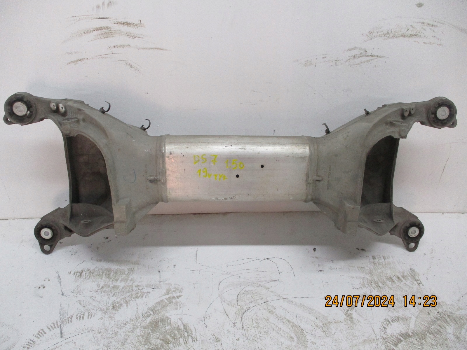 axle beam subframe axle beam rear part CITROEN DS7 9640718710
