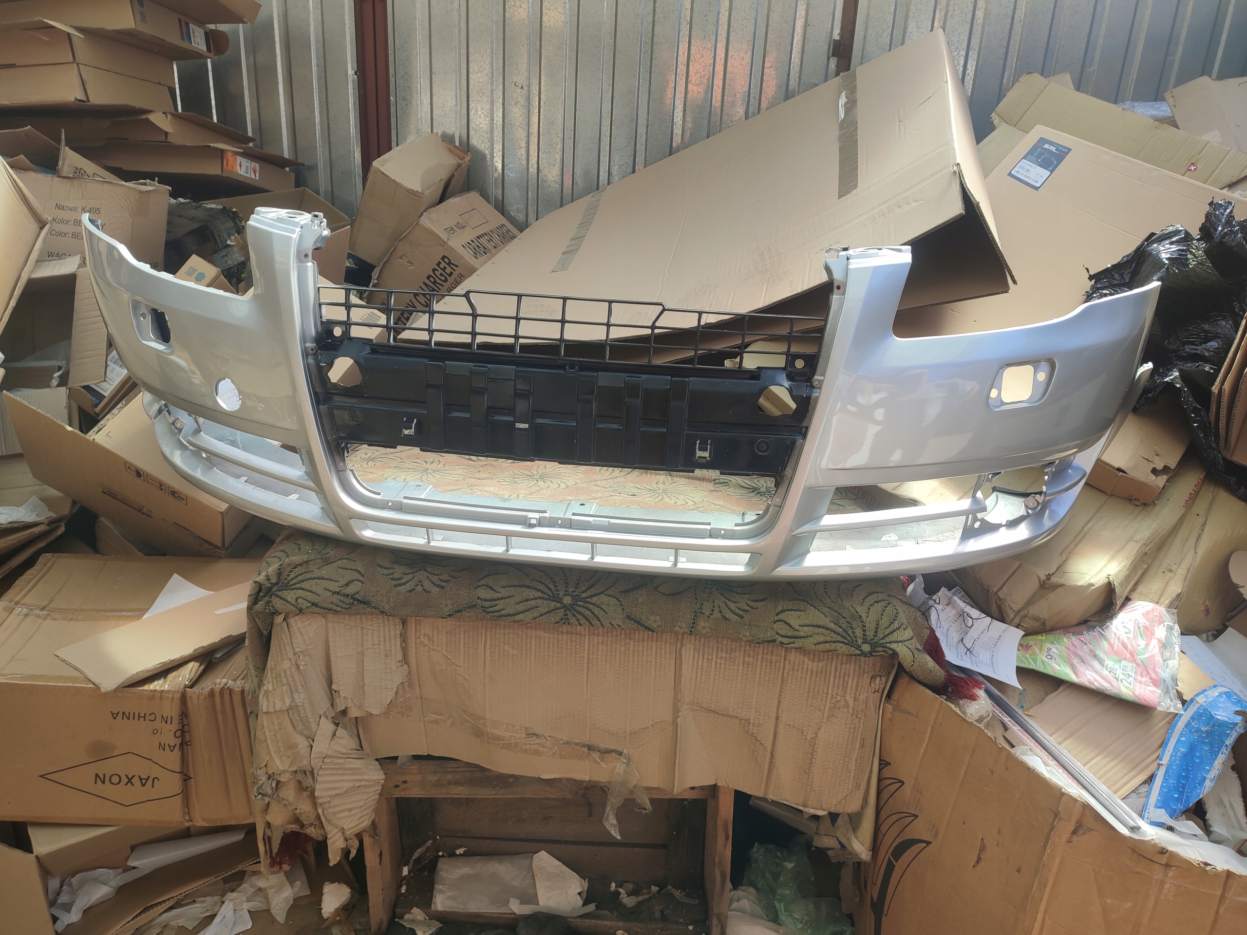 bumper front front AUDI A4 B7 XENON LY7W RYSKI 1