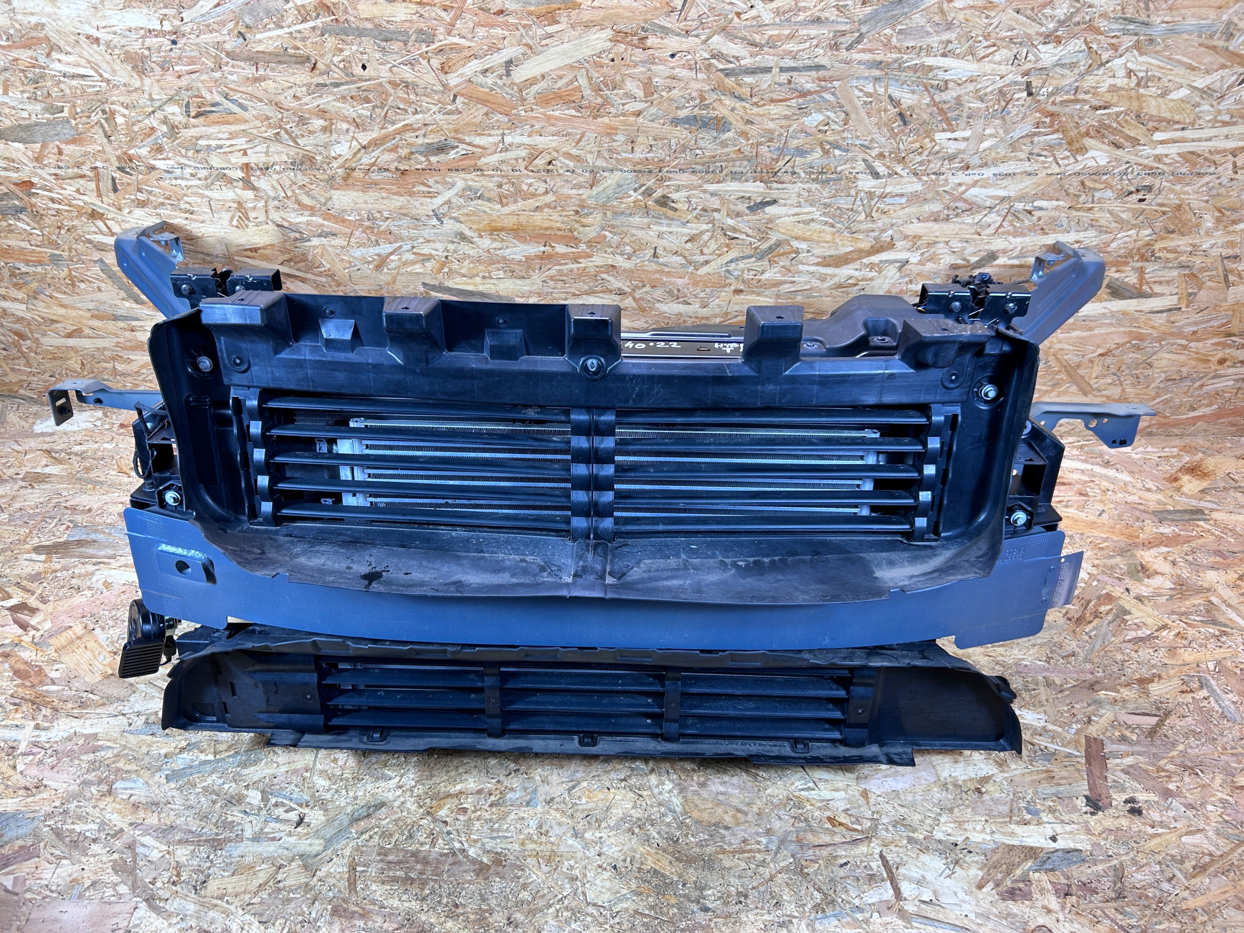 PAS PRZEDNI WZMOCNIENIE BELKA CHŁODNICE VOLVO XC40 1.5T HYBRYDA PLUG-IN 17-