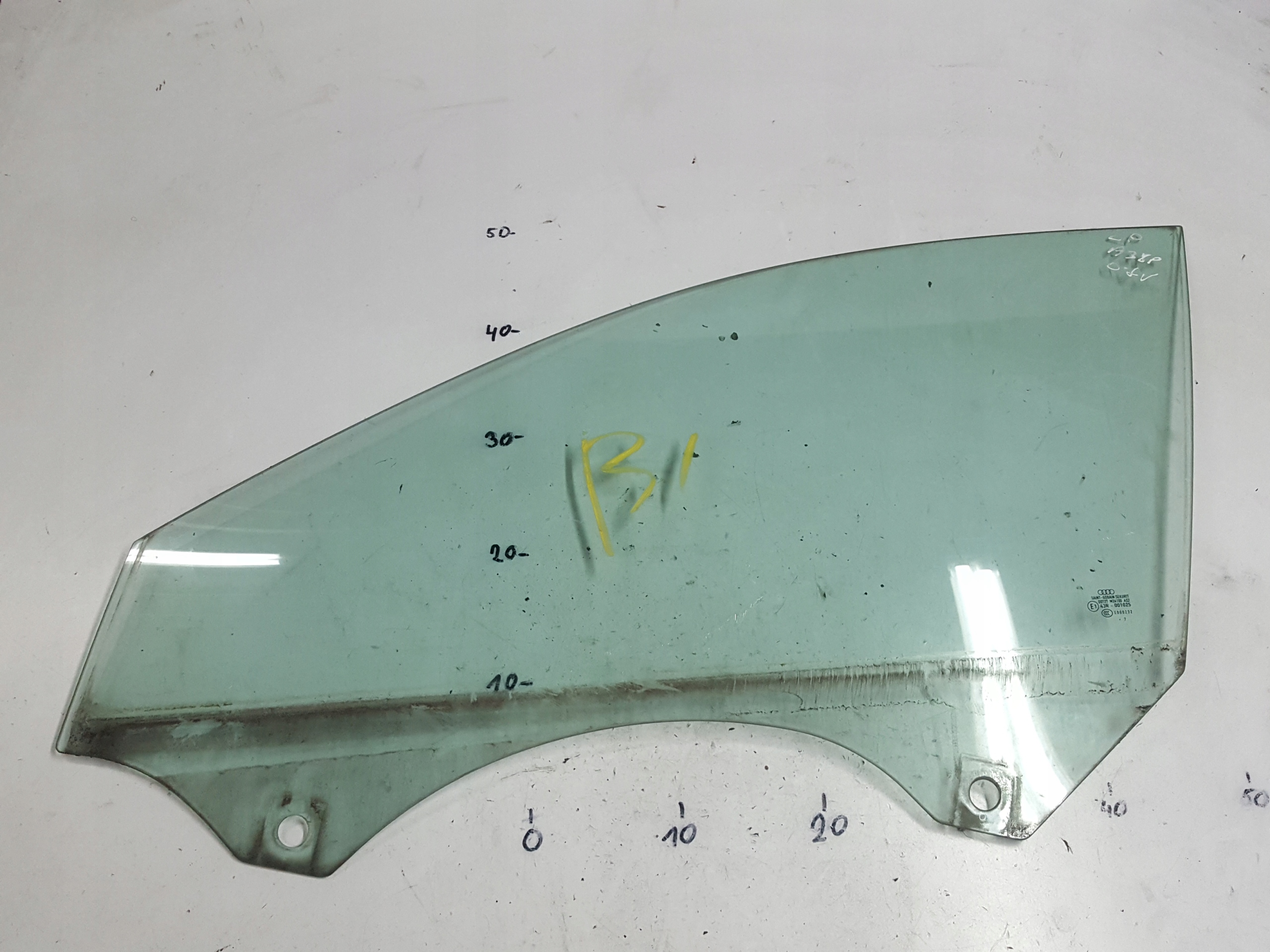 AUDI A3p 07r СКЛО ДВЕРІ ЛІВА ПЕРЕДd SPORTBACK