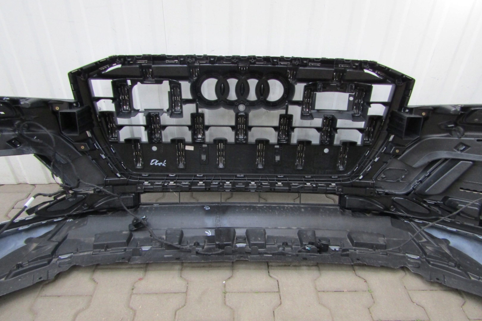 Zderzak przód przedni Audi Q7 Basic 4M0 Lift 24- Strona zabudowy przód