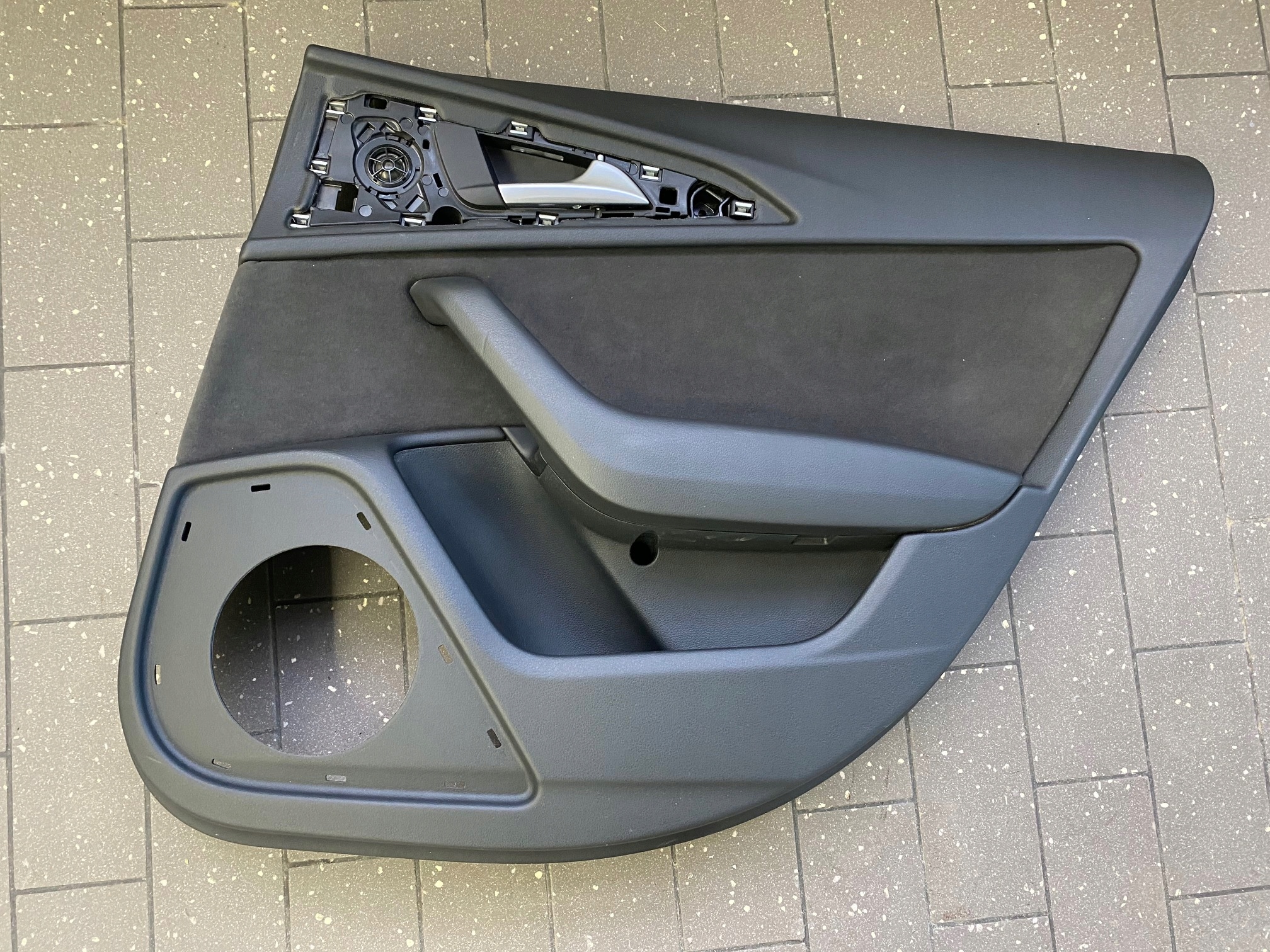 TAPICERKA DRZWI BOCZEK AUDI A6 C7 PRAWY TYŁ ALCANT