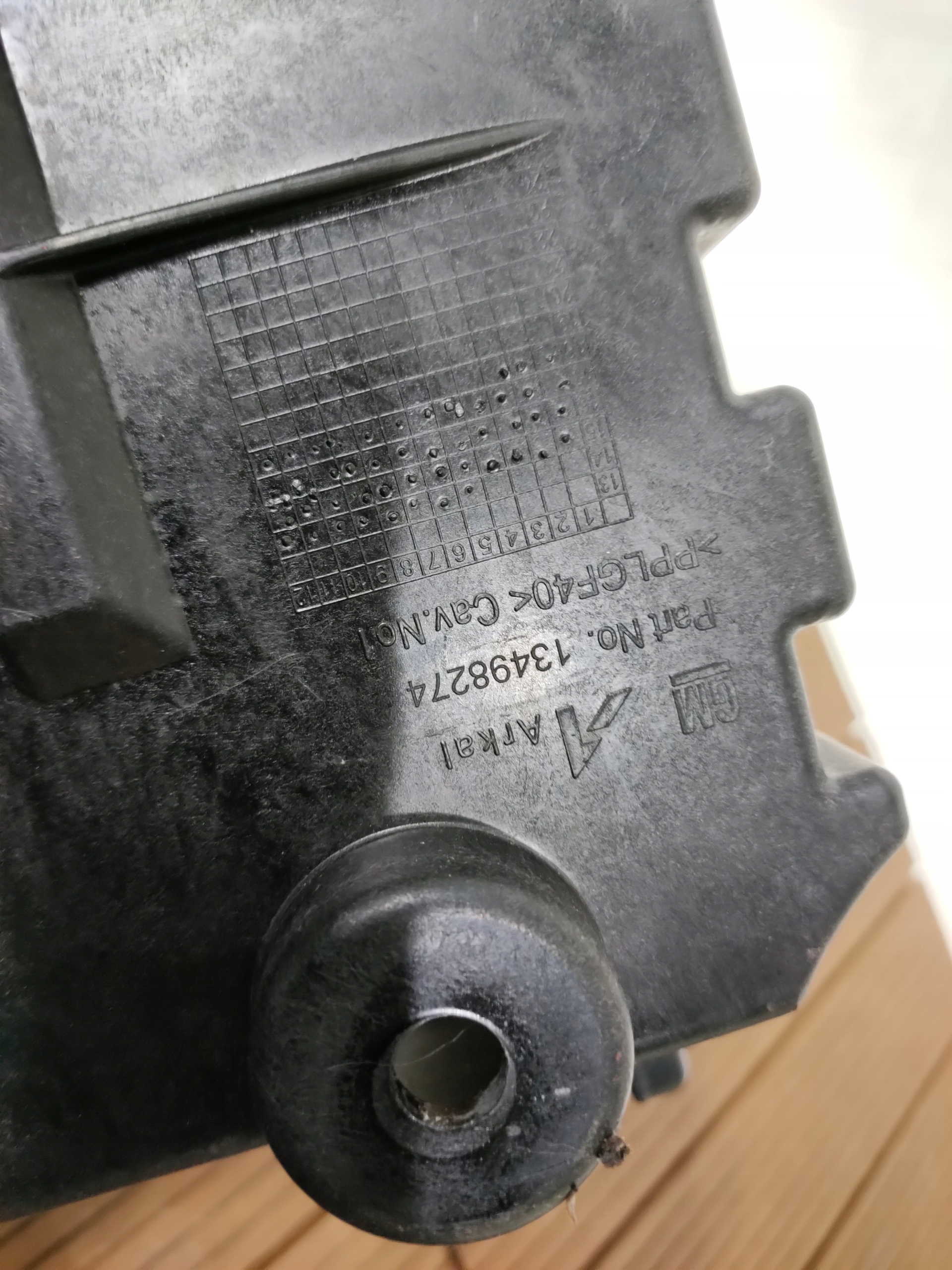 OPEL CORSA E 14-19 1.2 16V držač akumulatora 13498274 OE