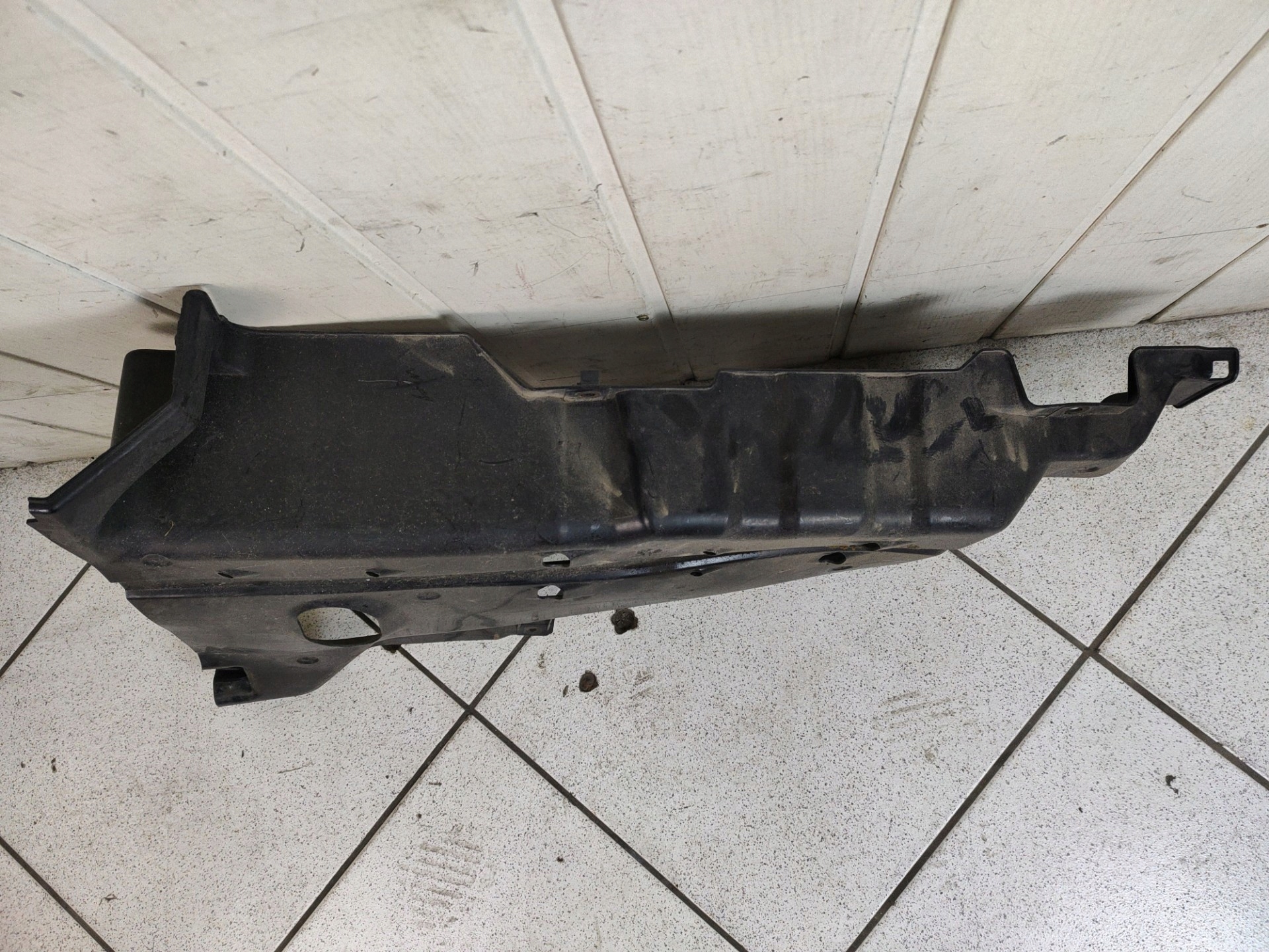 cover chassis Toyota Sienna 3 2011 77765-08030