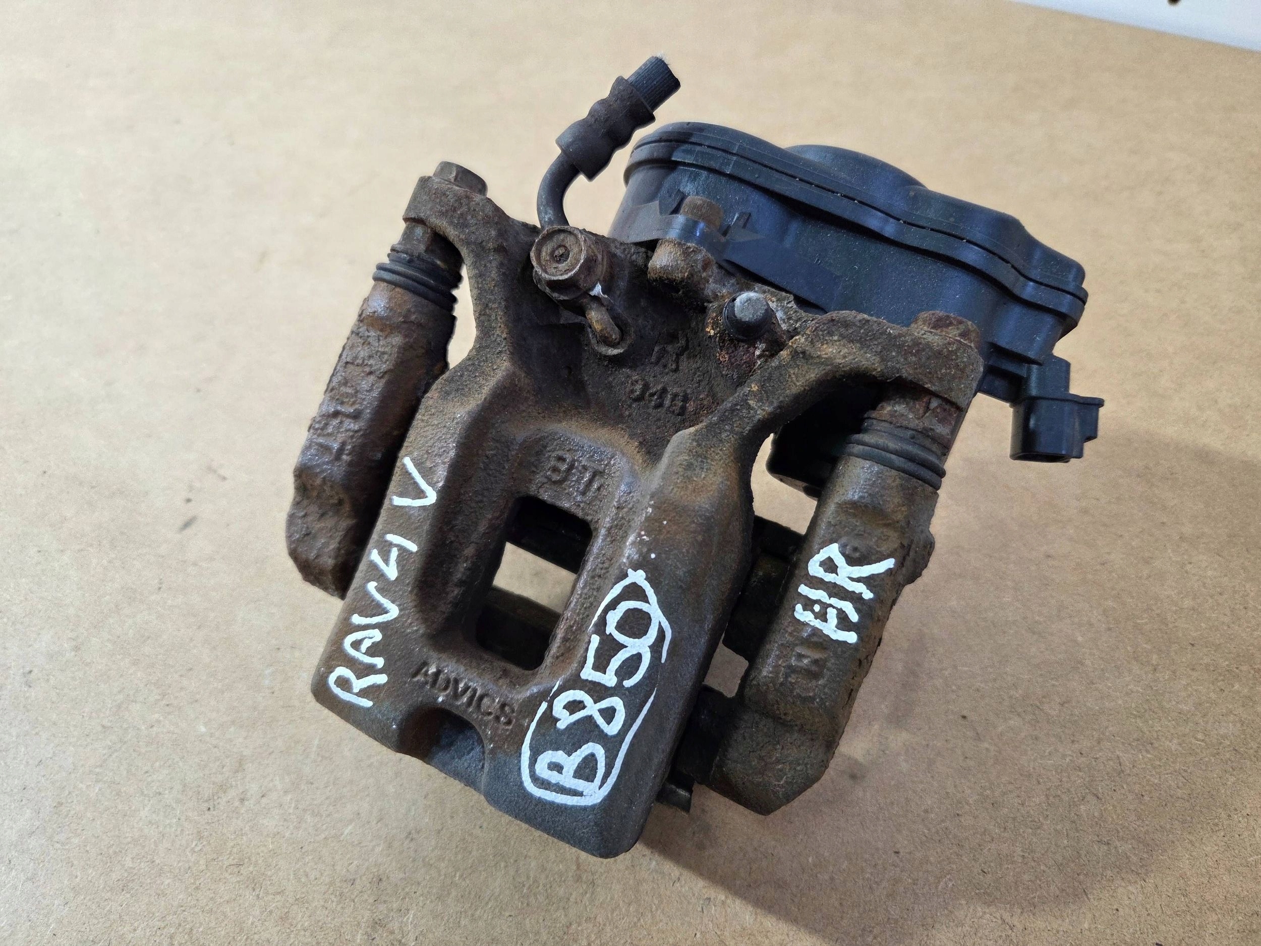 Toyota RAV 4 XA50 caliper brake rear right (B850)