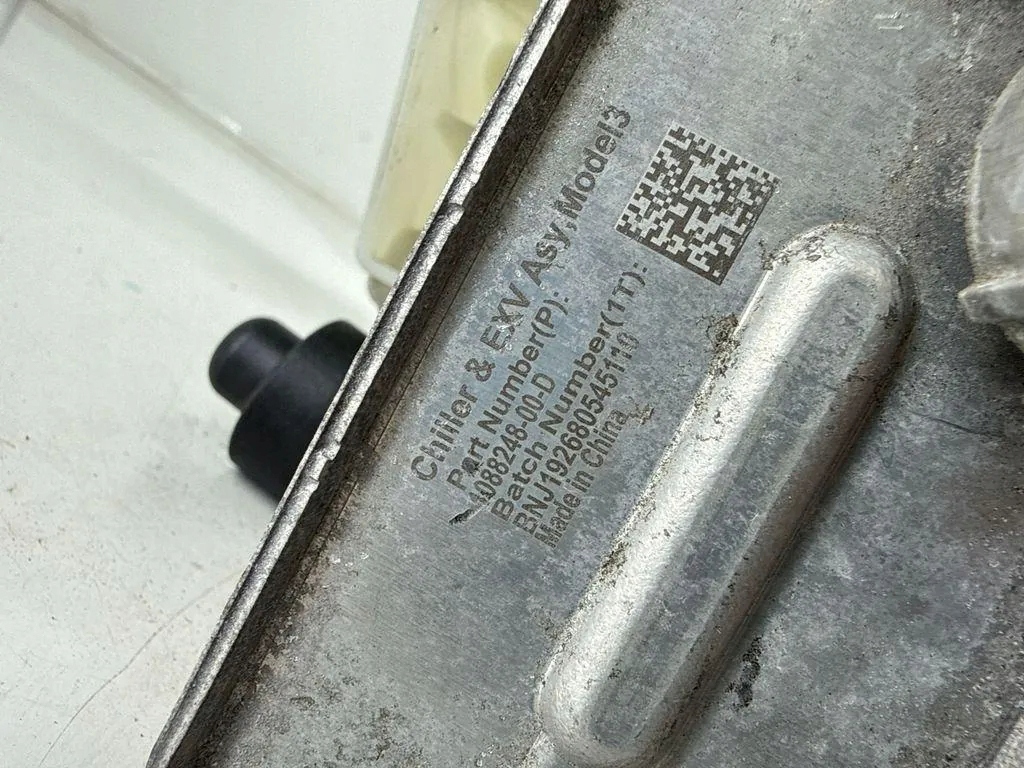 бачок расширительный tesla Модель 3 108824800D 14890891 2019