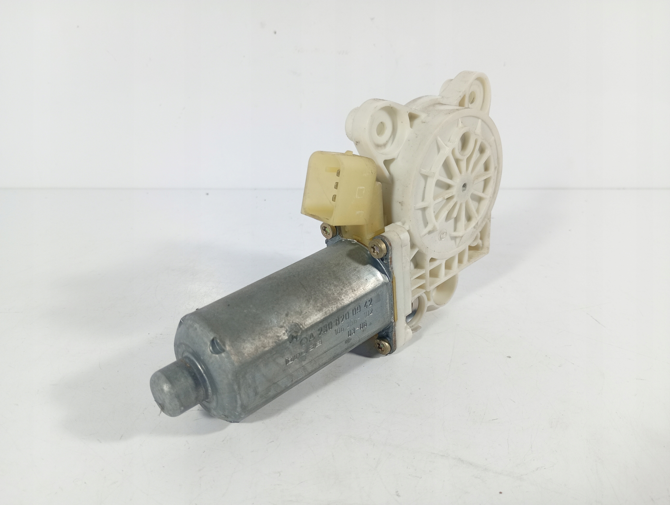 Vaneo W414 01-05 engine mini motor windows right front OE A2308200942