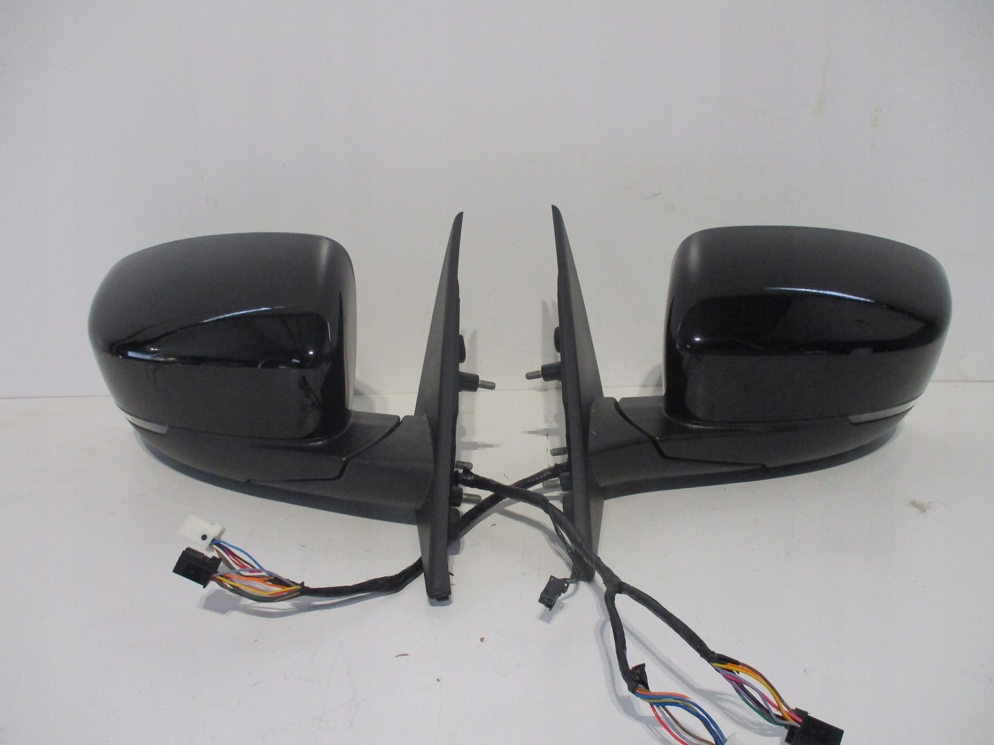 Lusterko MASERATI LEVANTE 16R LEWE