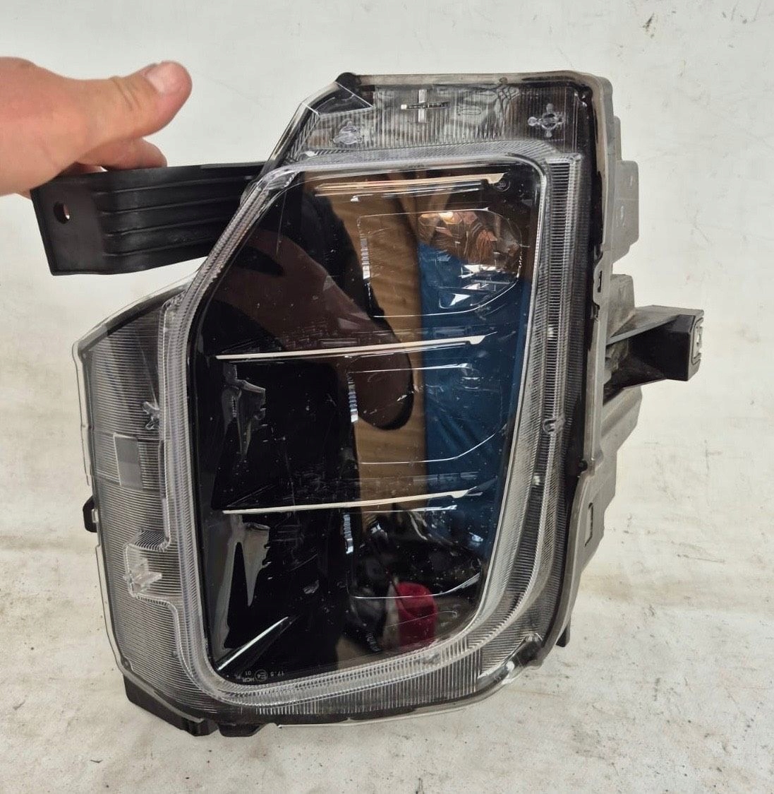 MAXUS EUNIQ 6 VI 19- light right front front