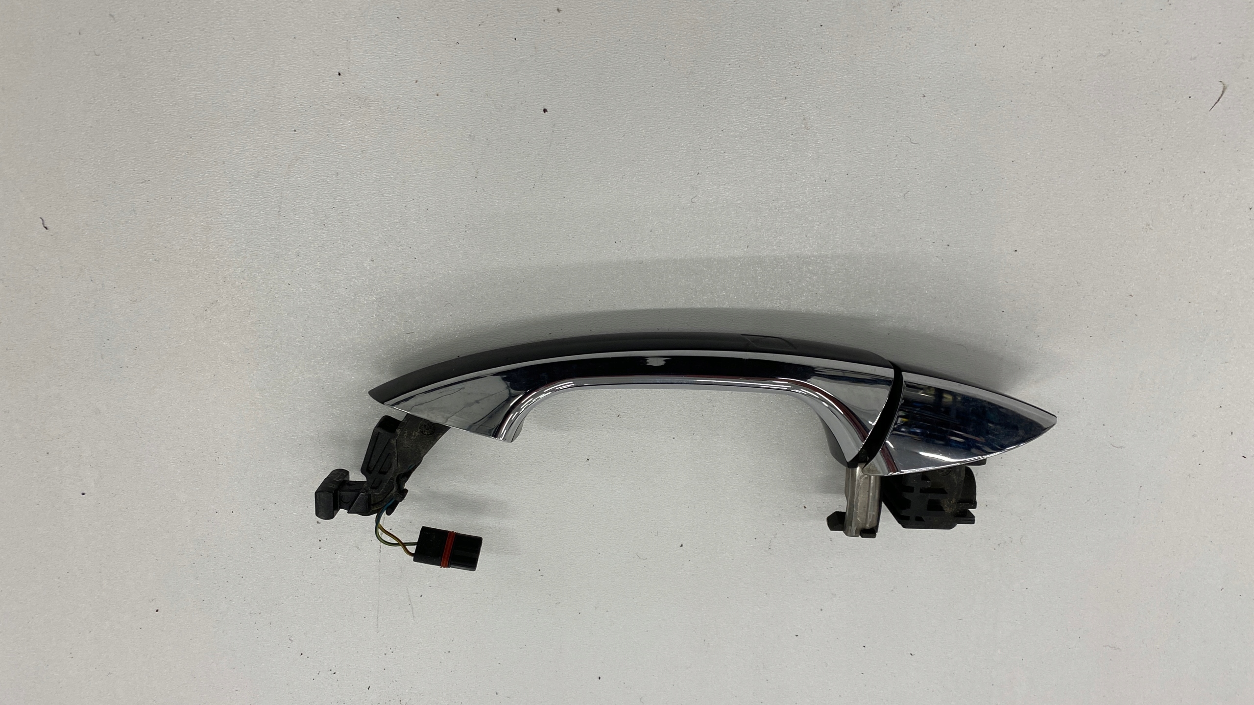 Ручка права MERCEDES W221 KEYLESS 2217600670 197