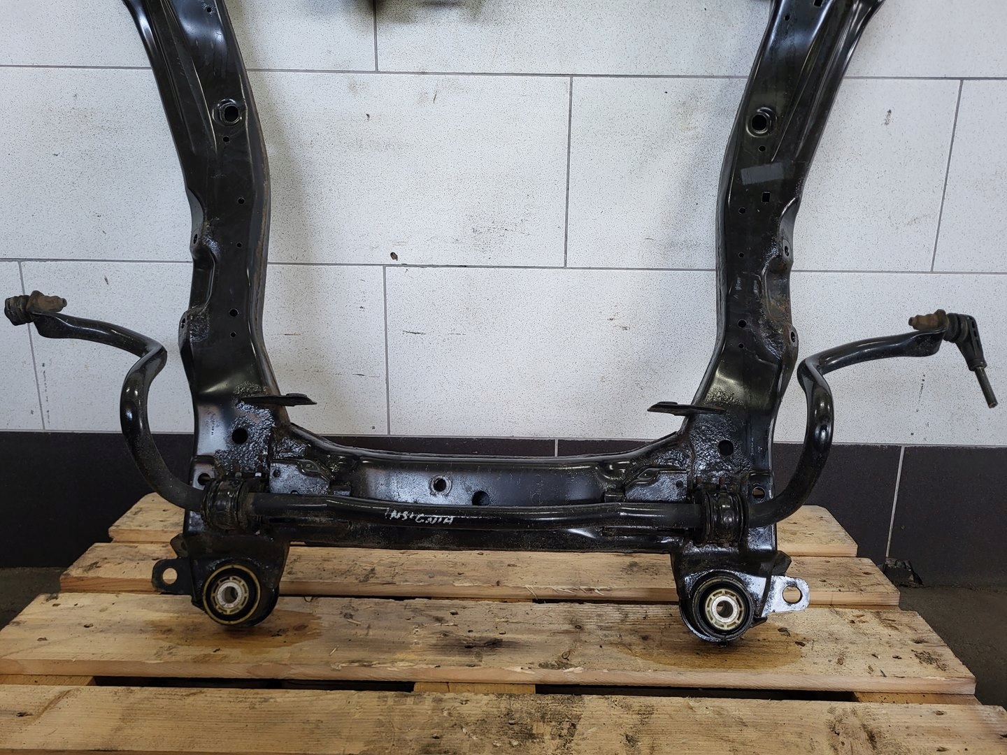 axle beam subframe axle beam sider trawers front 2.0 cdti OPEL INSIGNIA B 84305675