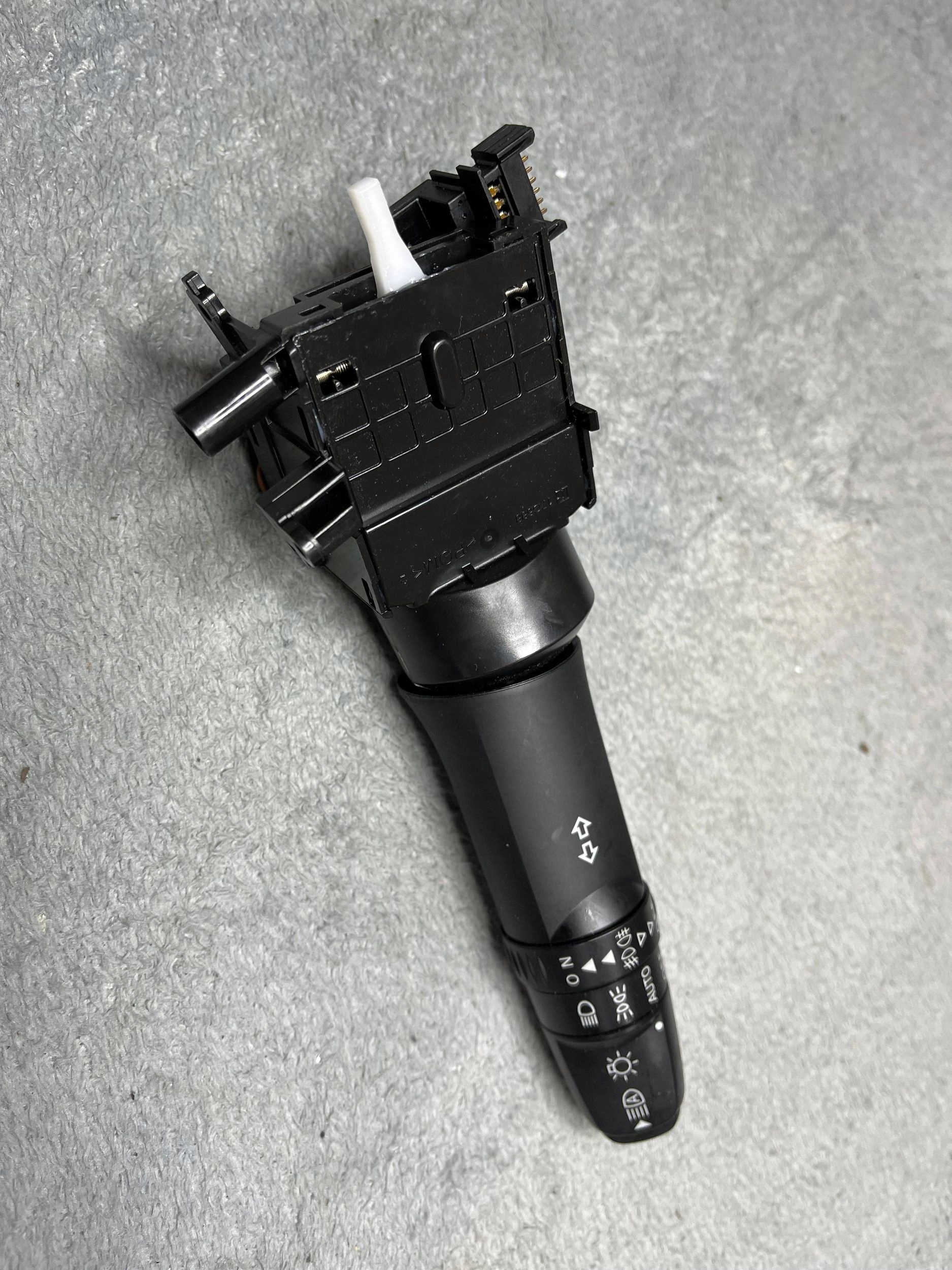 commodo indicateurs de direction Mitsubishi Outlander 8614A246