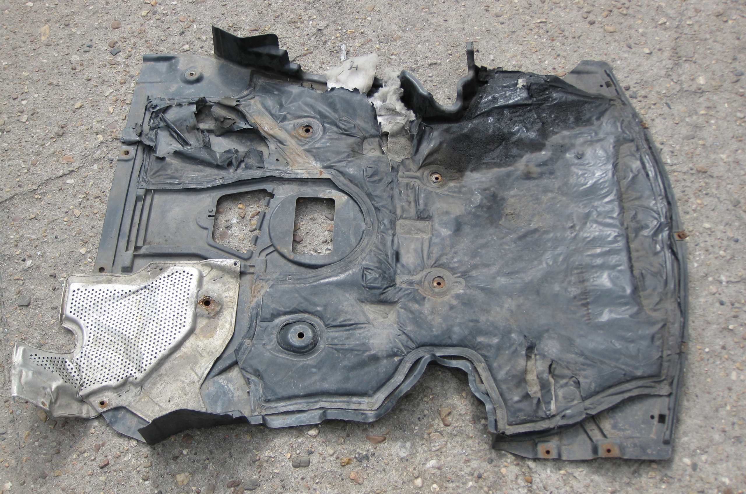 BMW E91 2.0 D 09R kryt pod motor