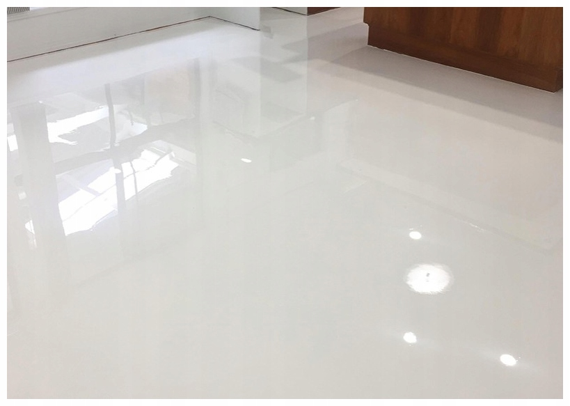 Żywica Epoxy na posadzkę betonową zamiast płytki Sika 2510W Biała 9003 5kg