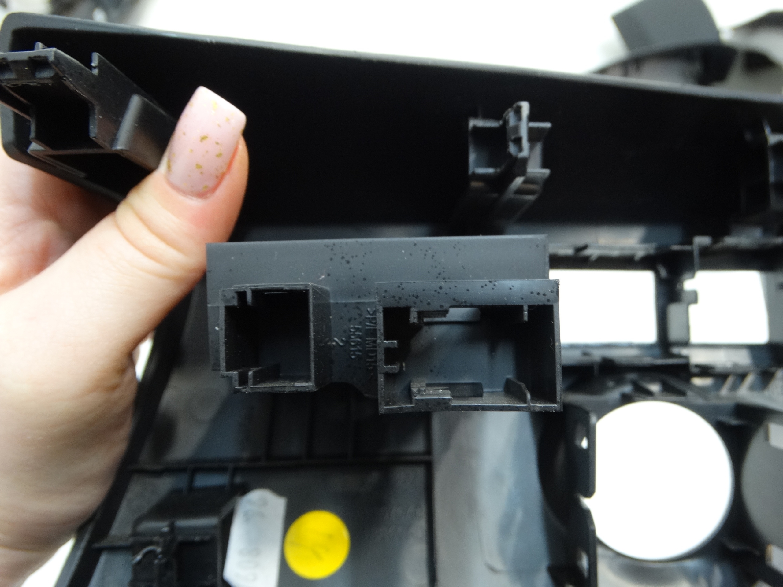 Châssis PANELU Bouton du tableau de bord Console CITROEN C4 III 9833786880