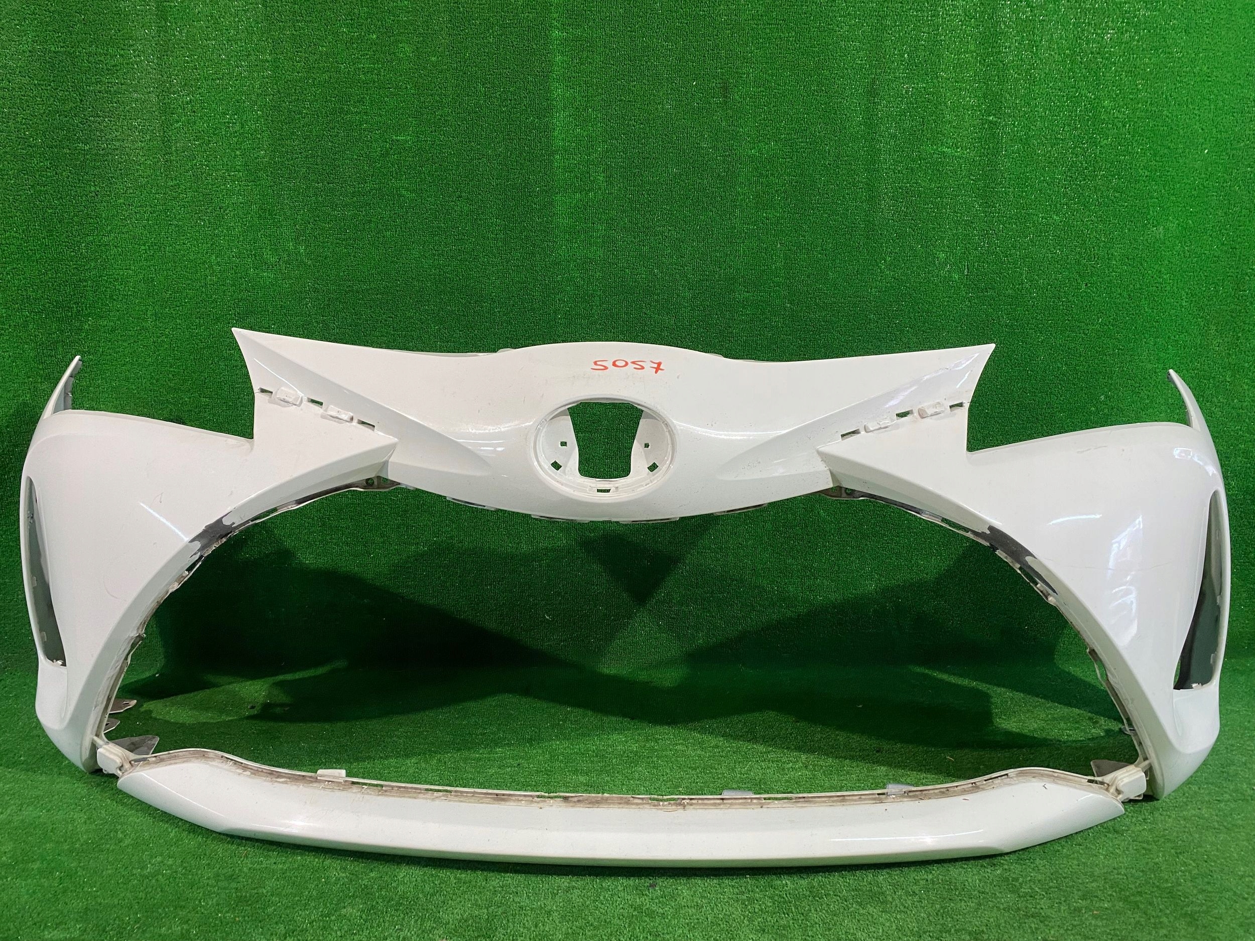 Frontstoßstange vorne TOYOTA YARIS III 17