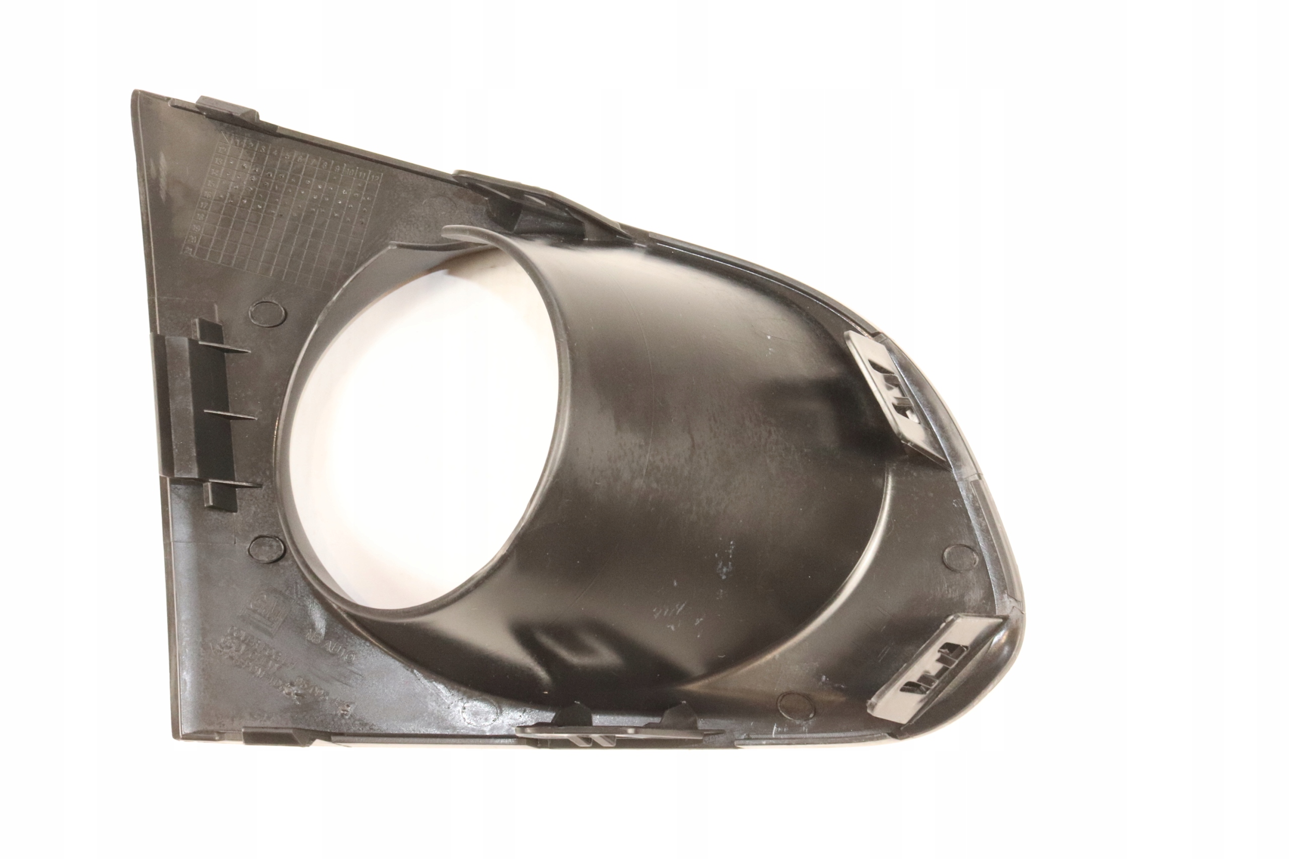 CHEVROLET TRAX grid of a bumper for fog light left