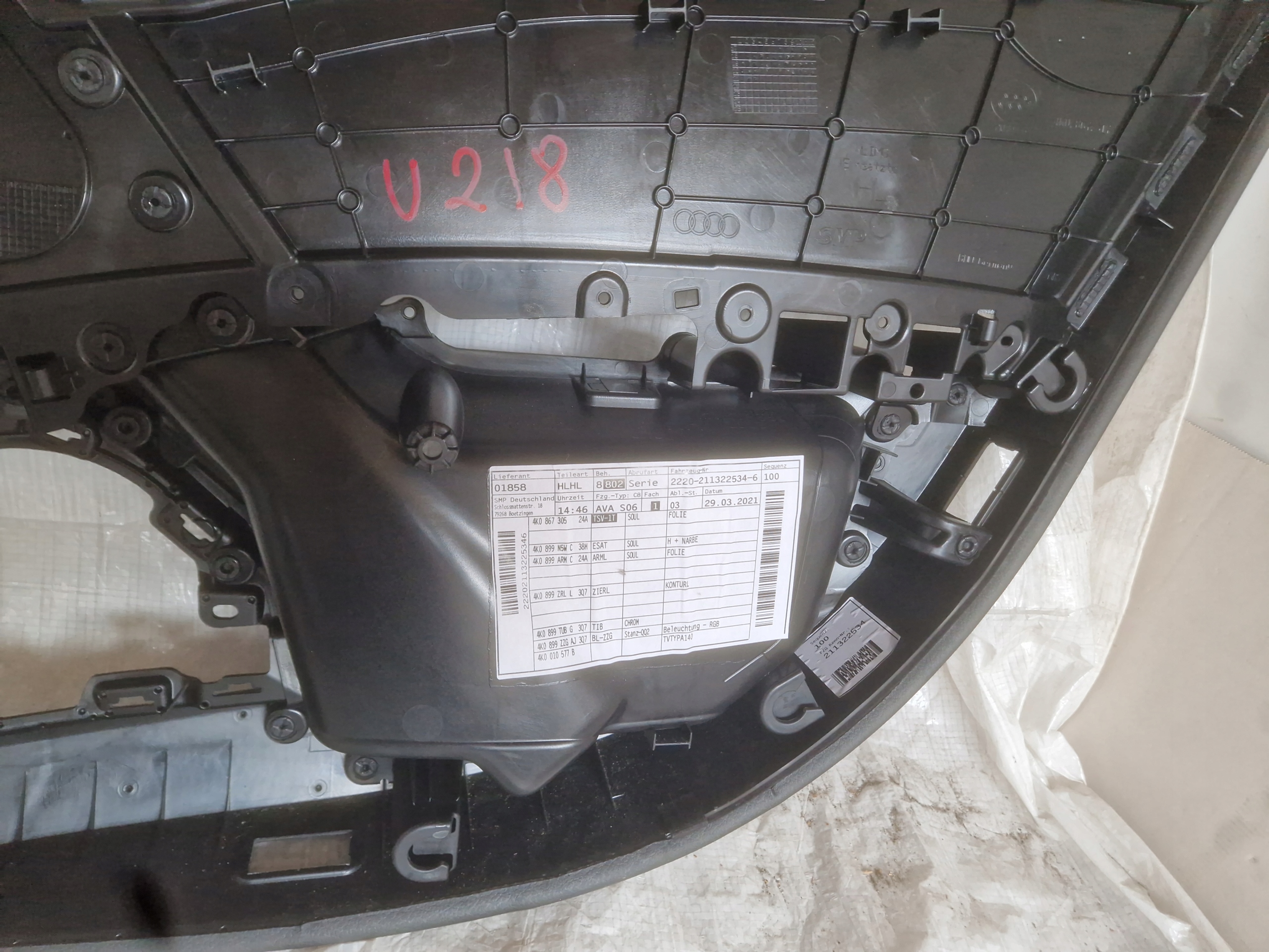 Audi A6 C8 обивка дверные карты задних зад левый 4K0867377