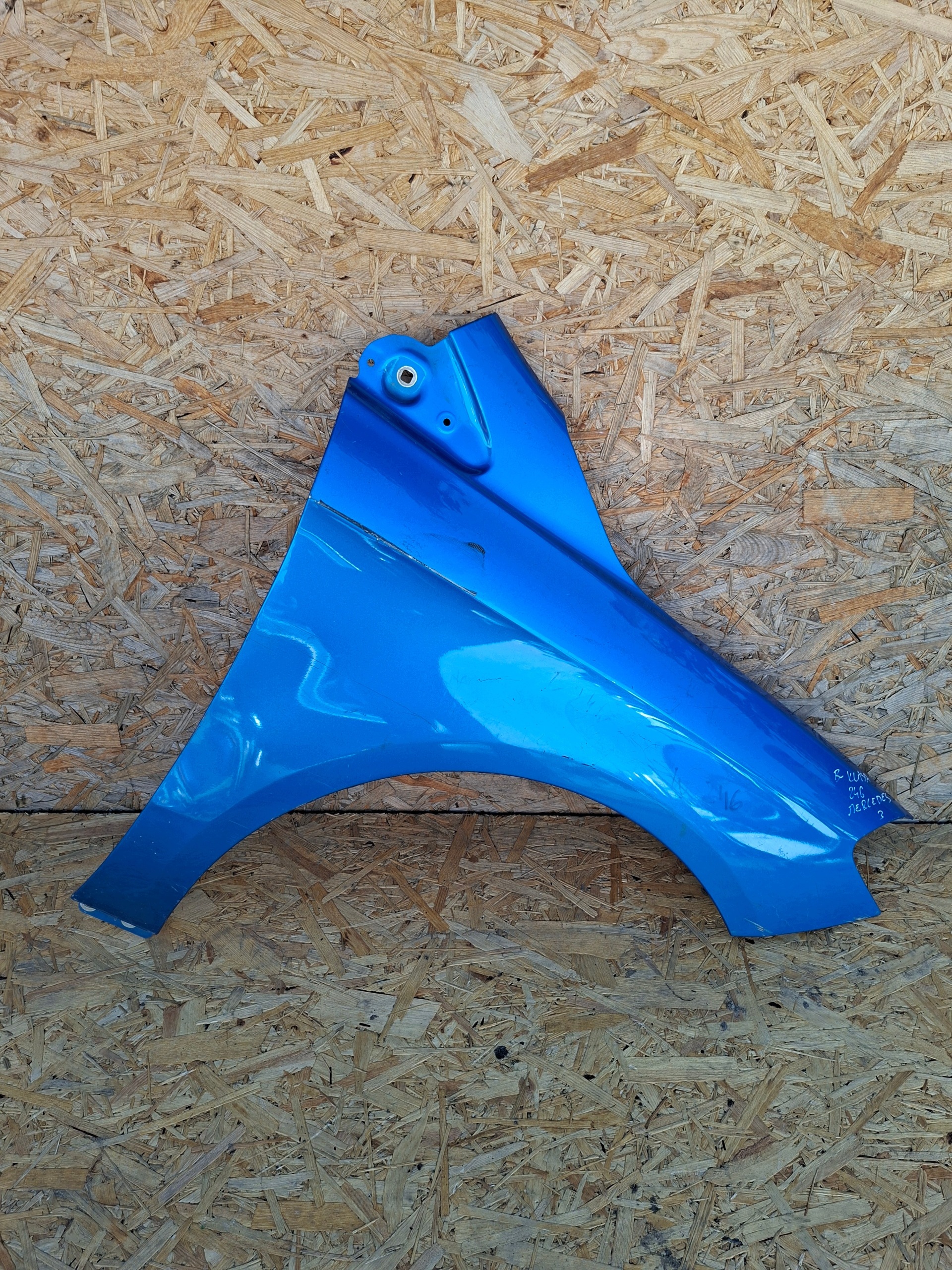 fender front front right MERCEDES B-KLASA 246