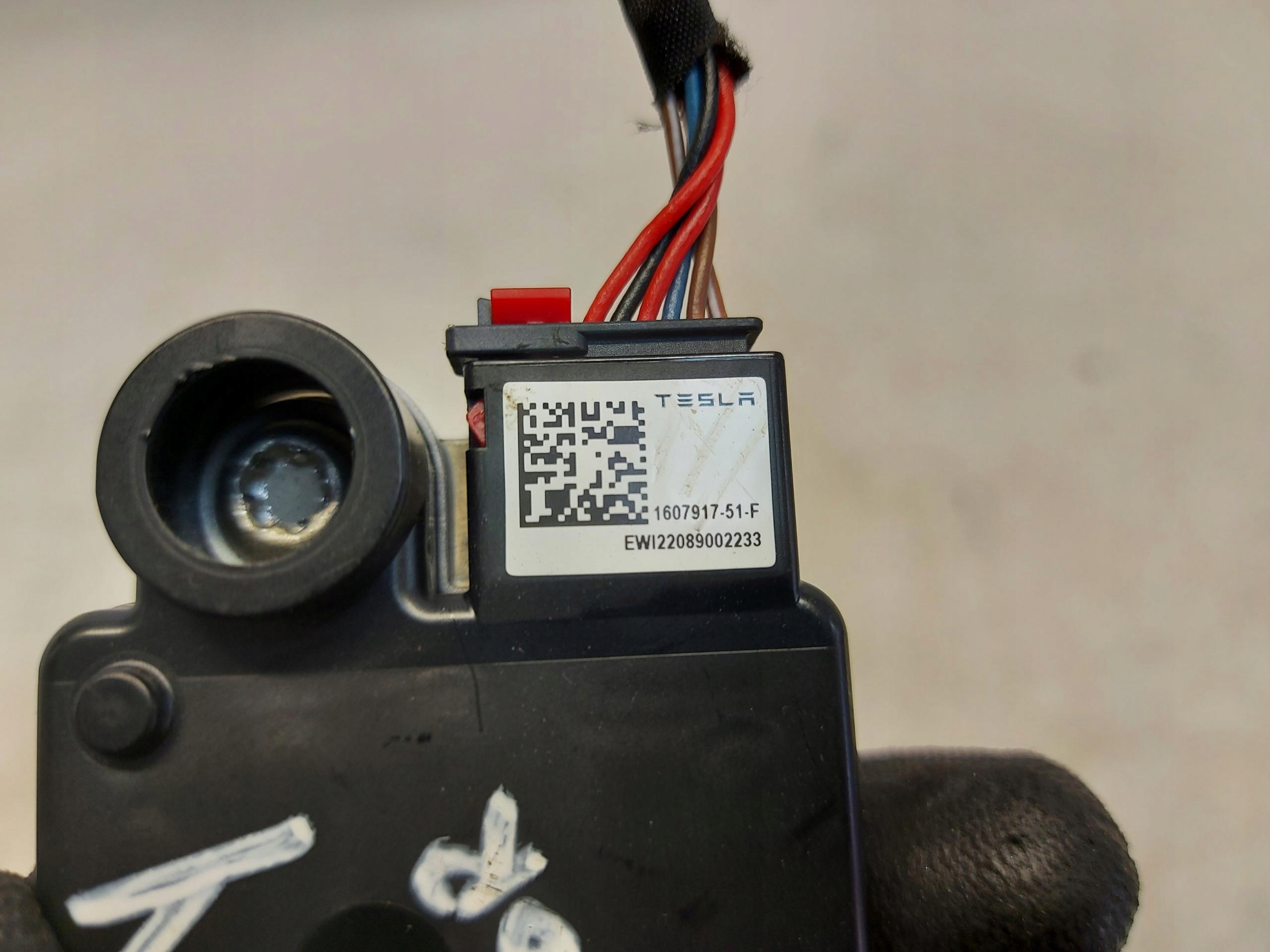 TESLA MODEL Y 2022r RADAR SENSOR Sensor 1607917-51-F