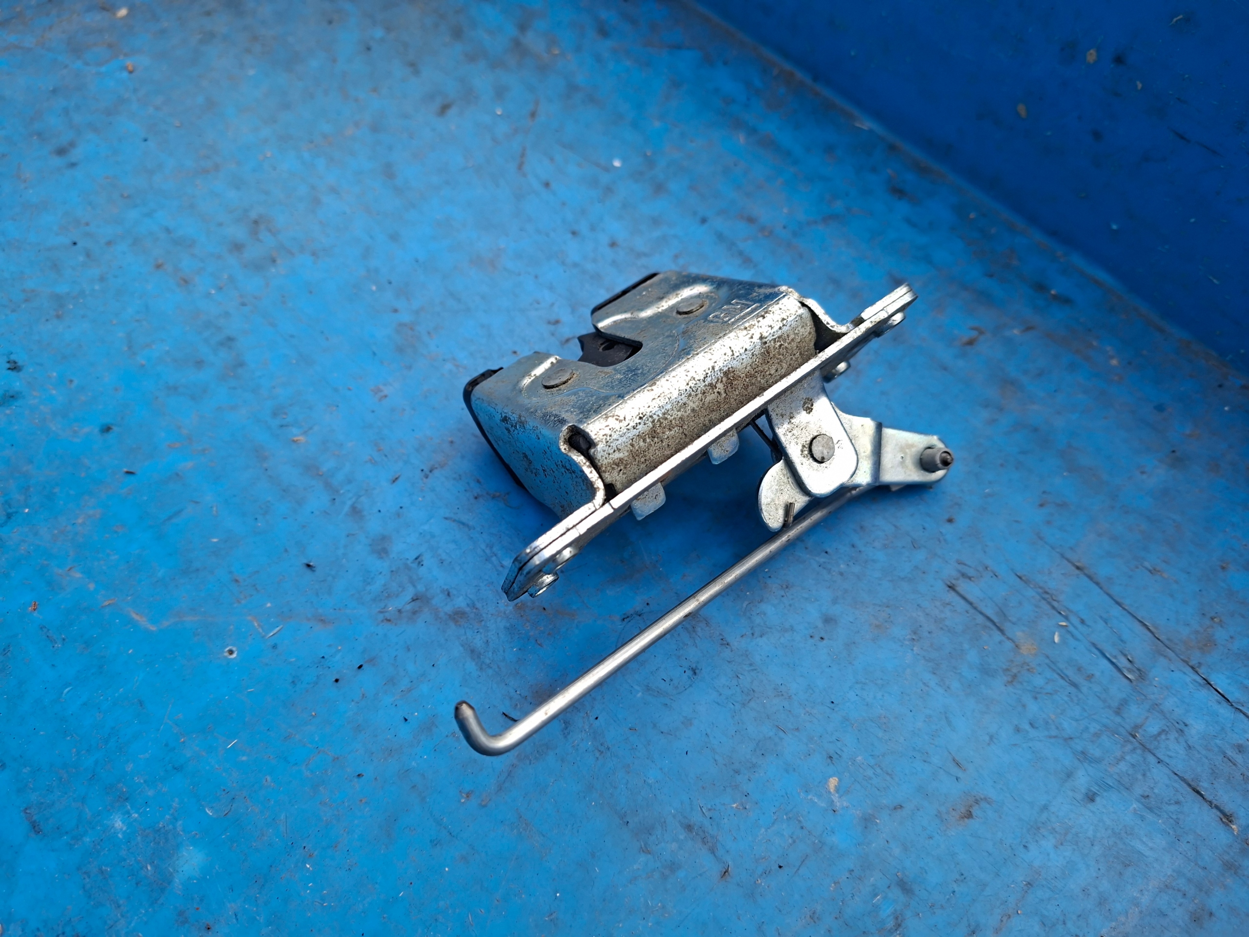 lock bonnet rear part boot OPEL MERIVA A 90563999