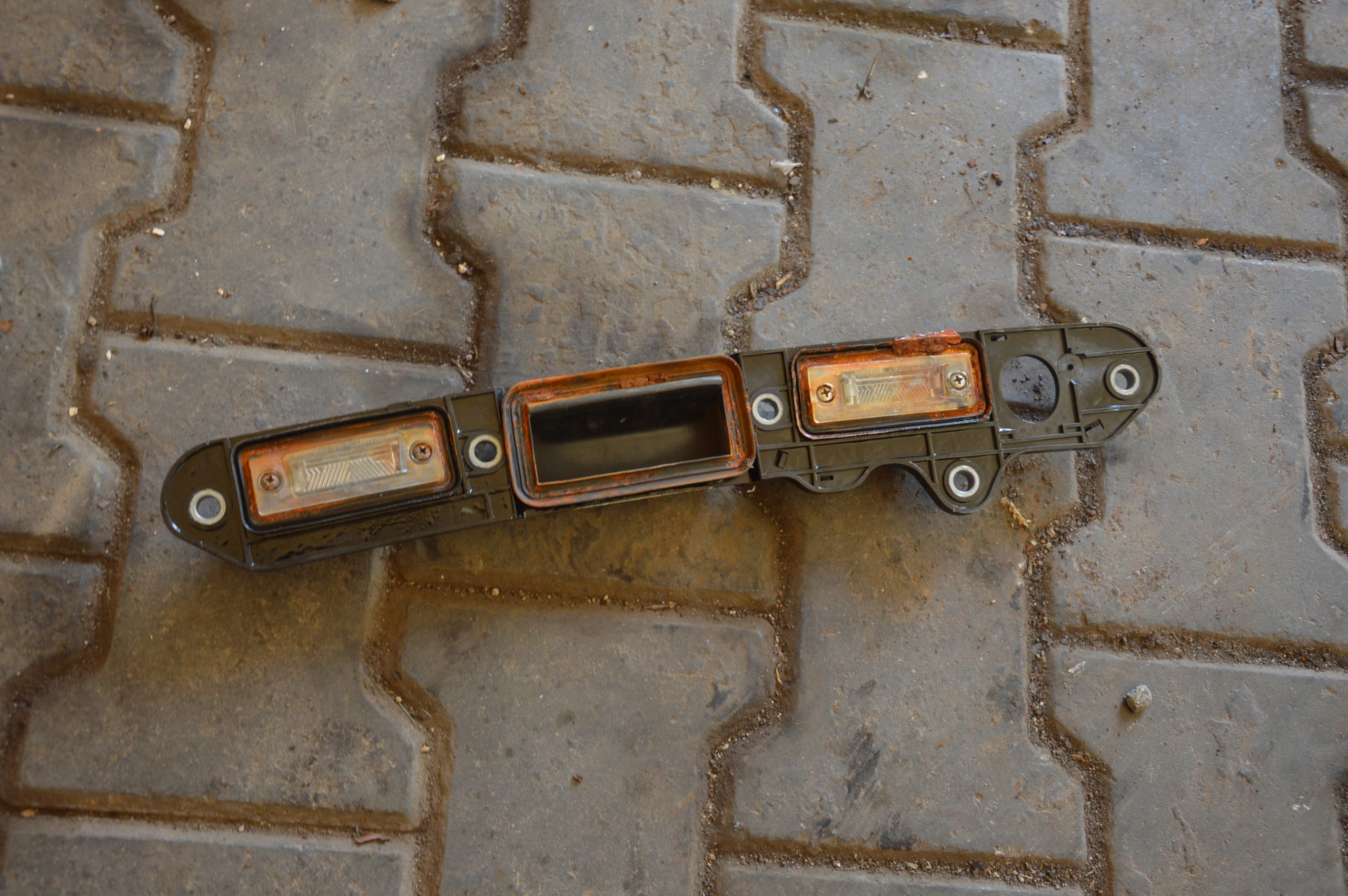 VW Touran I Klamka, lampki klapy bagażnika