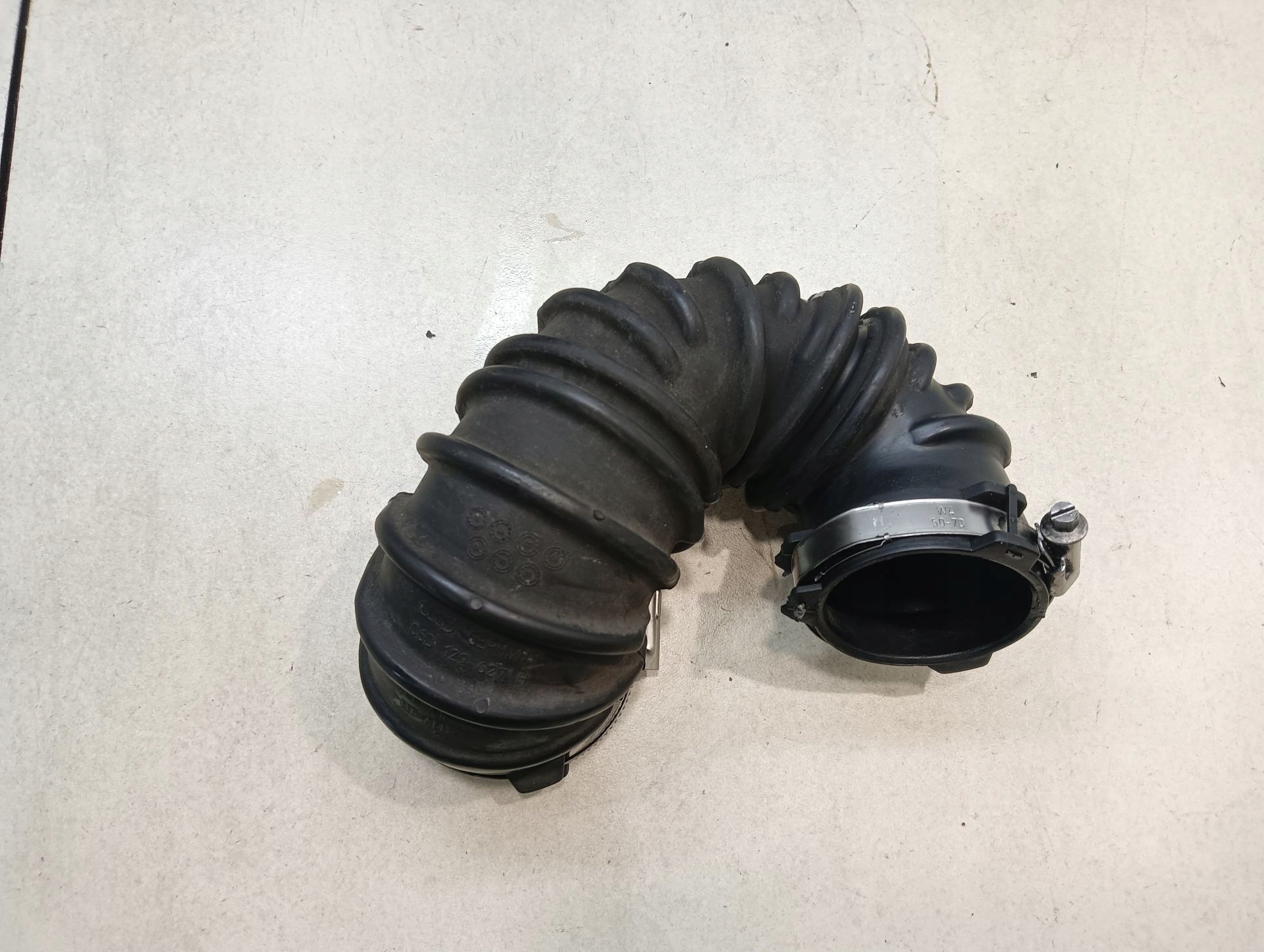 pipe DOLOTU air AUDI A6 C6 06D129627H