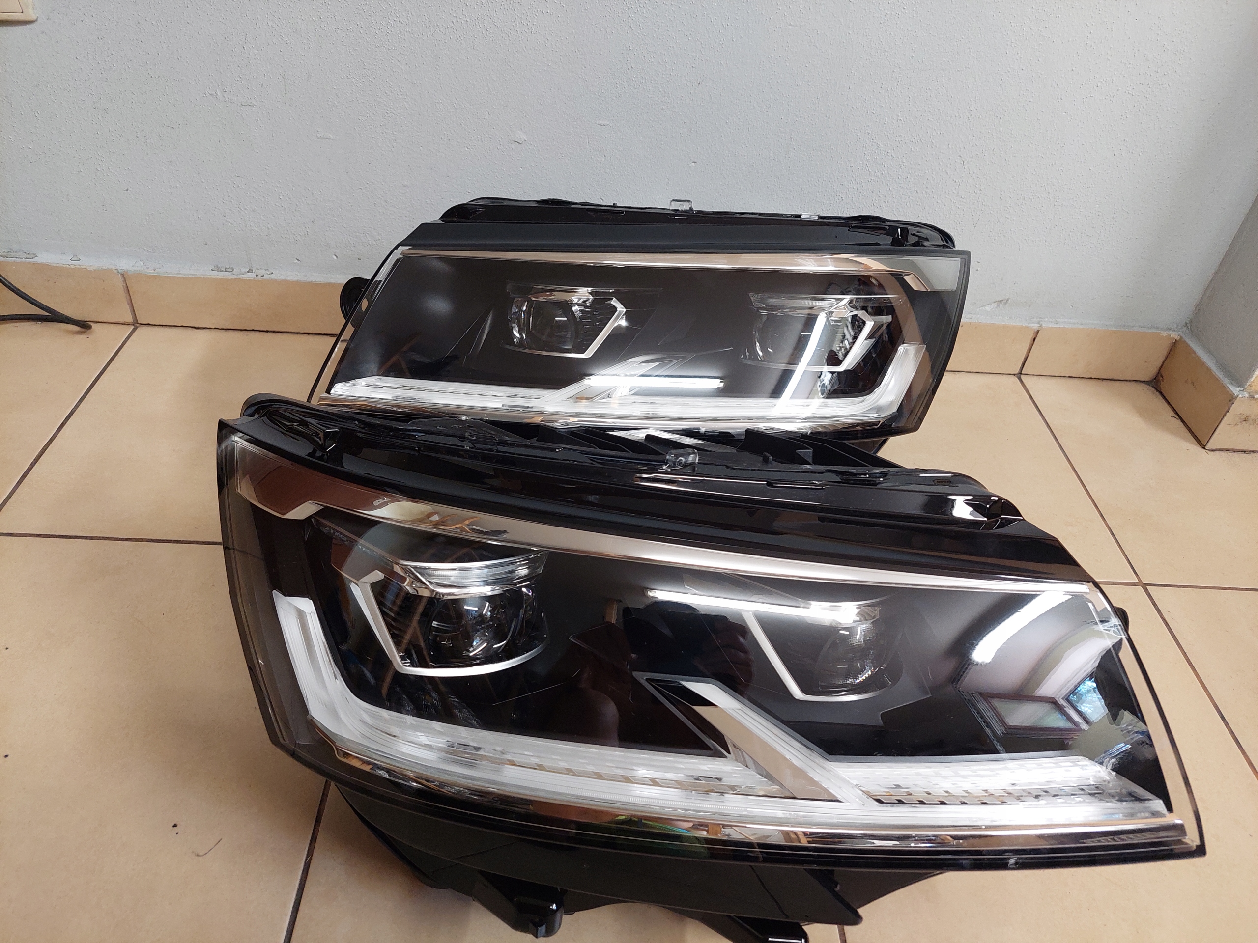 VW MULTIVAN CARAVELLE FULL LED NOWE REFLEKTORY