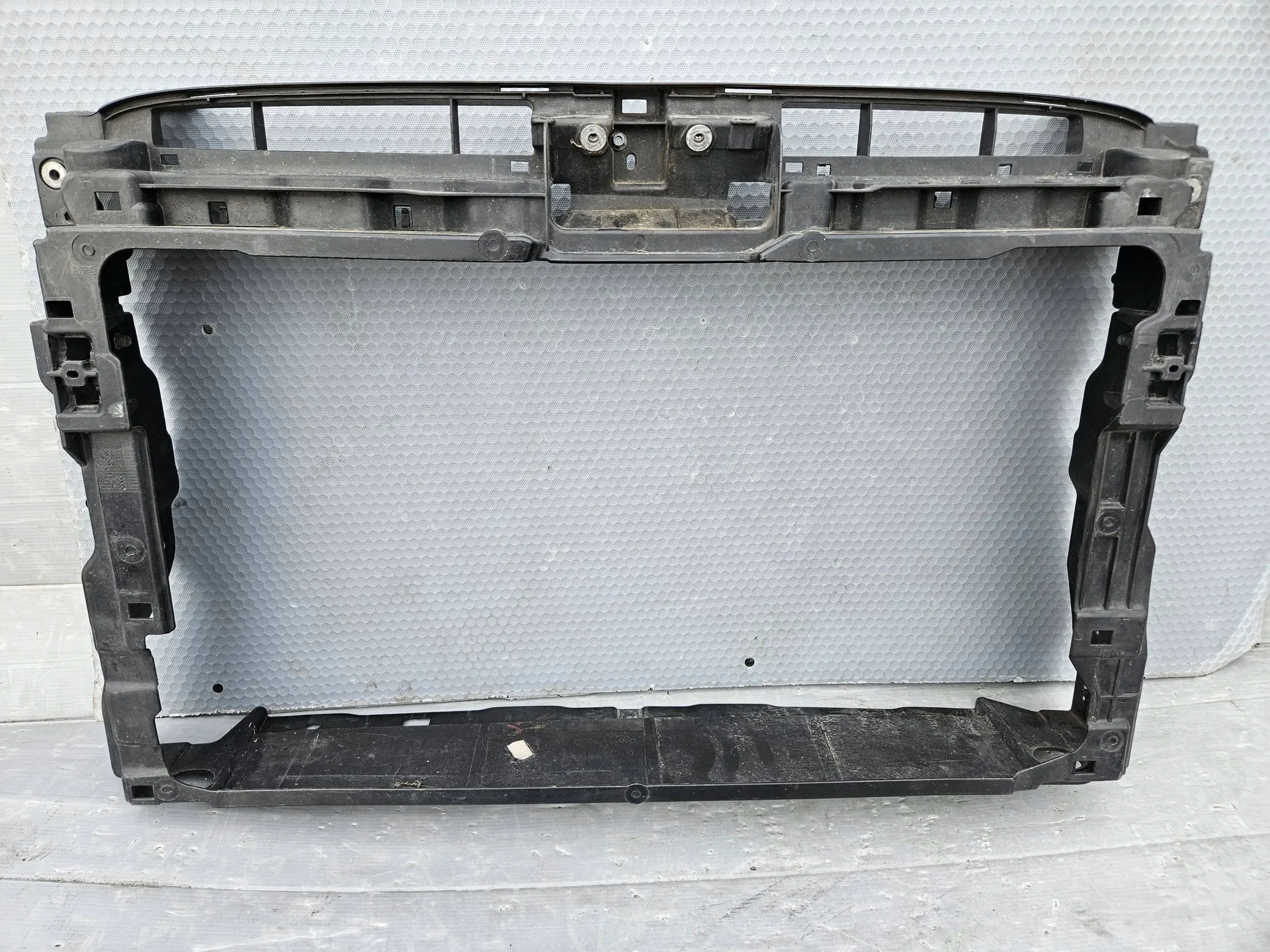 Volkswagen PASSAT B8 pas przod