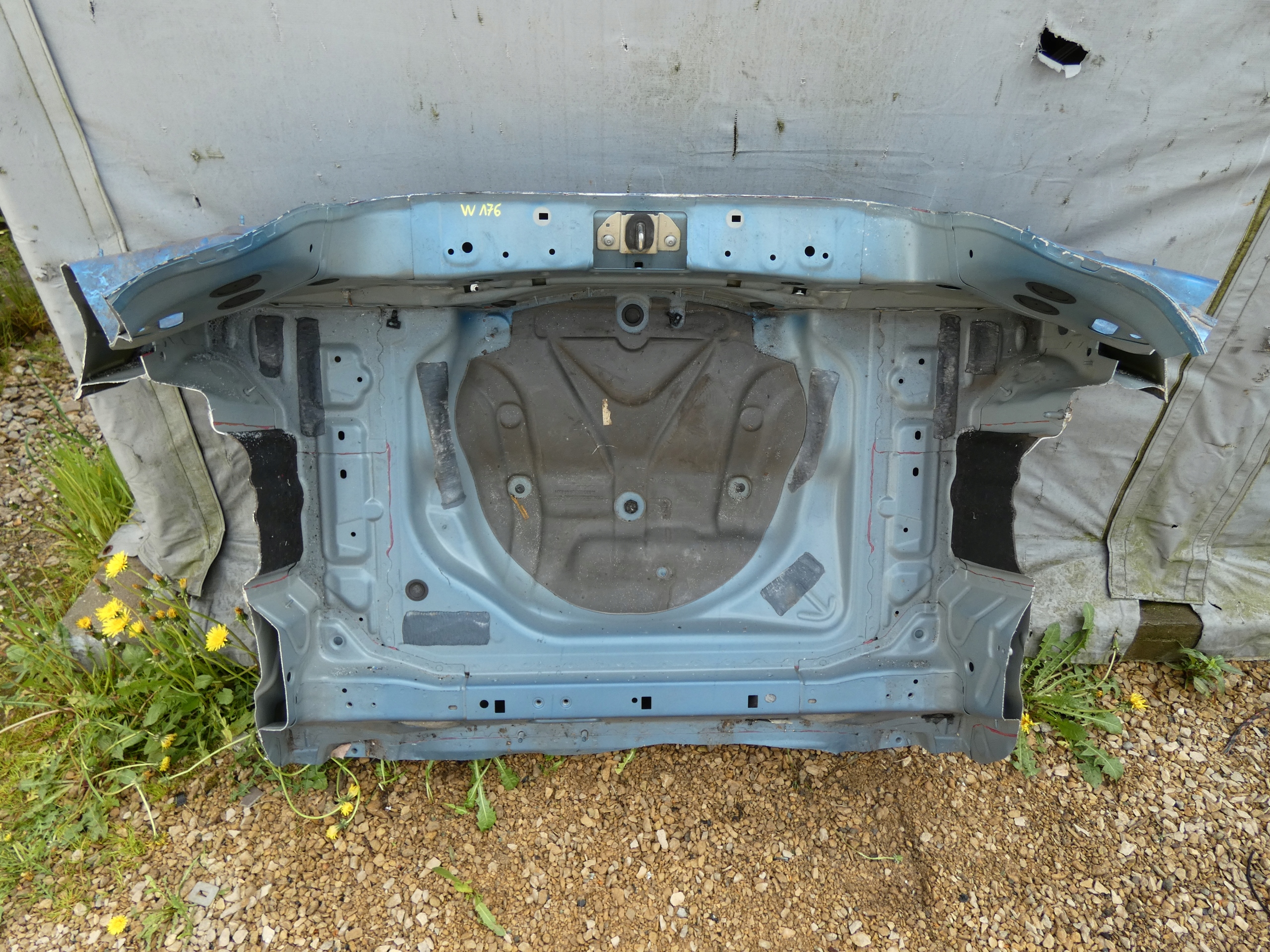 MERCEDES A W176 WANNA BELKA PAS TYLNY DUPA Producent części Mercedes-Benz OE