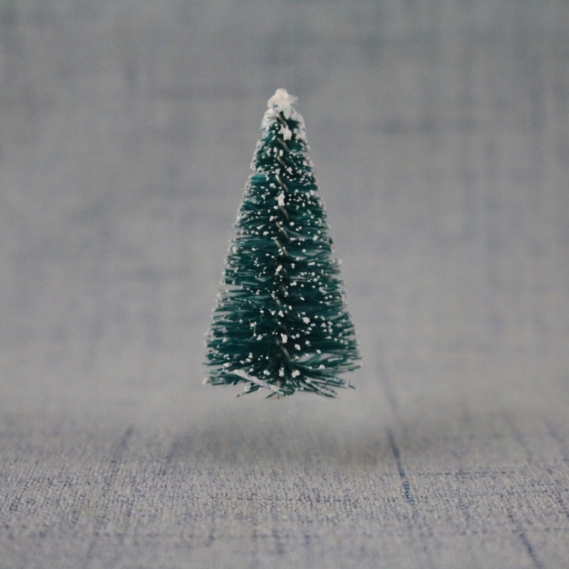 DEKORACJE ŚWIĄTECZNE MINIATUROWA CHOINKA Marka bez marki