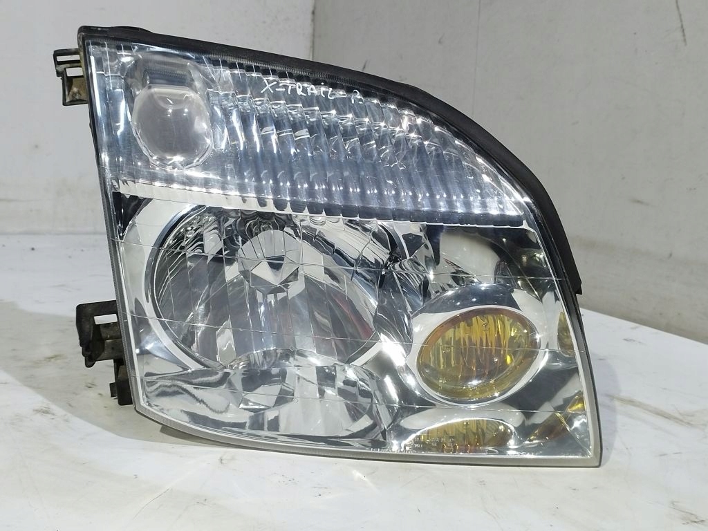 Nissan X-Trail and T30 light right front front