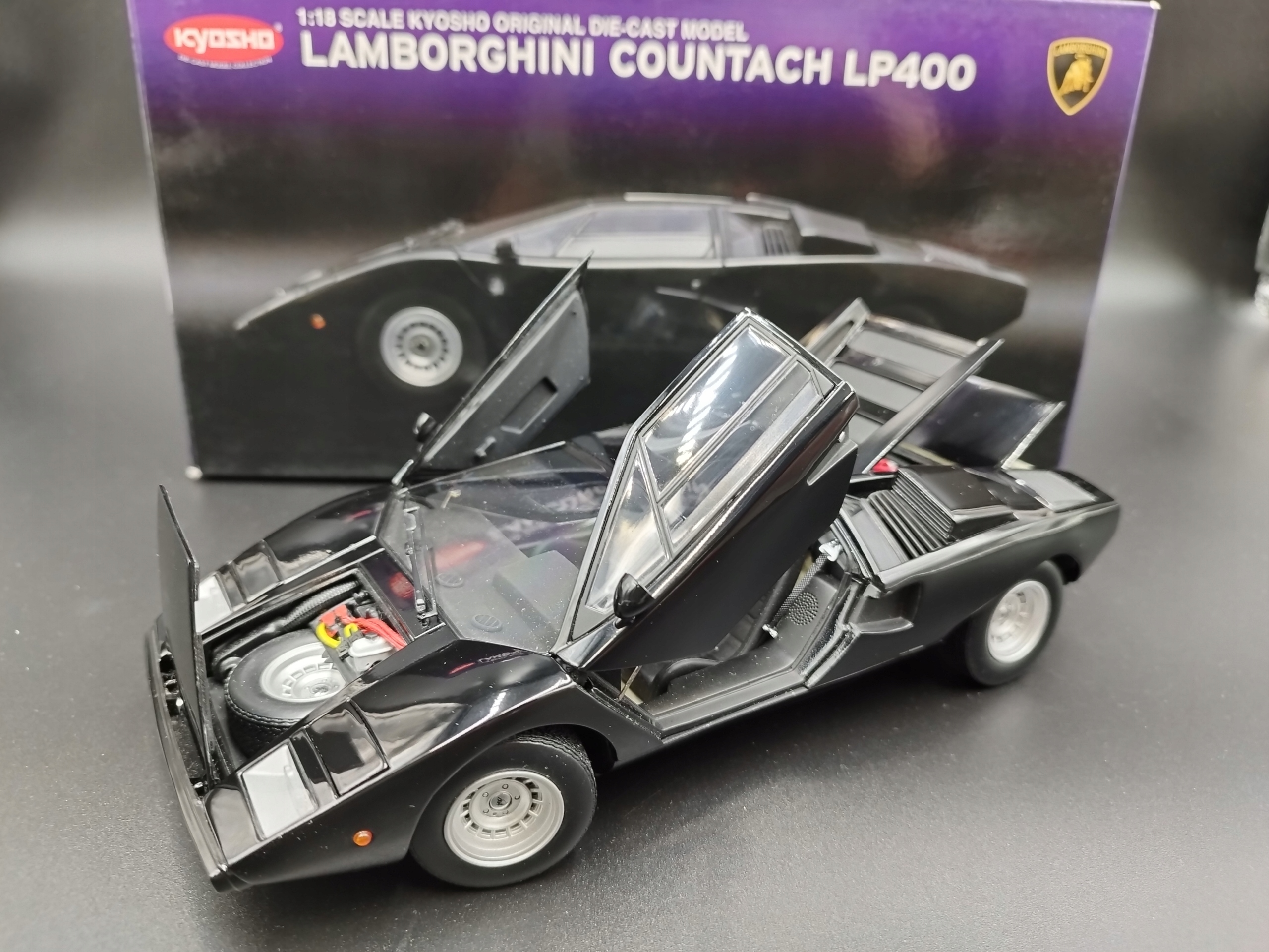 1:18 Kyosho Lamborghini Countach LP400 model