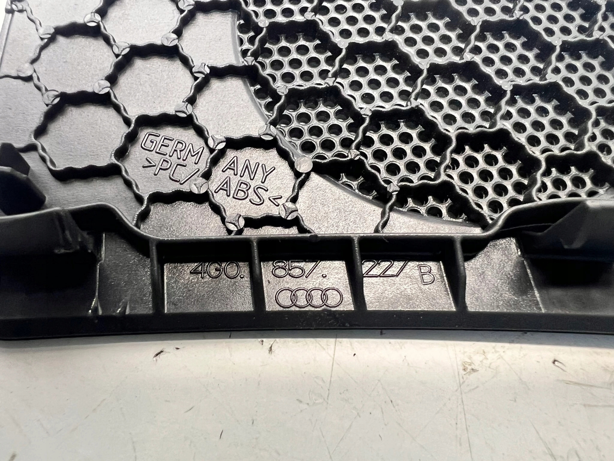 krycí repráku AUDI A6 C7 levý P 4G0857227B