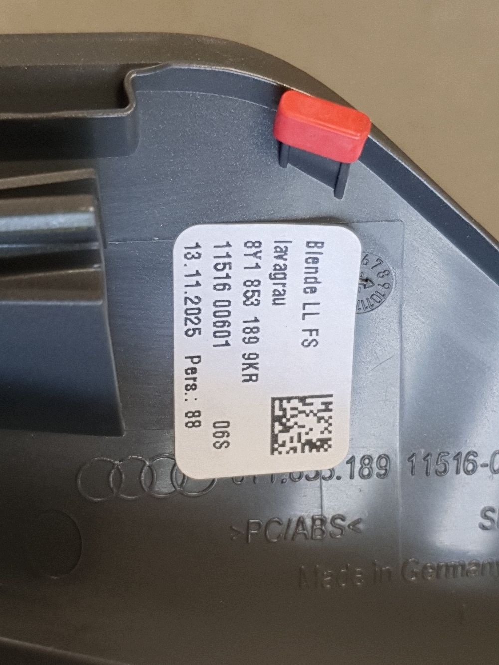 Audi A3 8Y HB lišta DEKOR 8Y1853189
