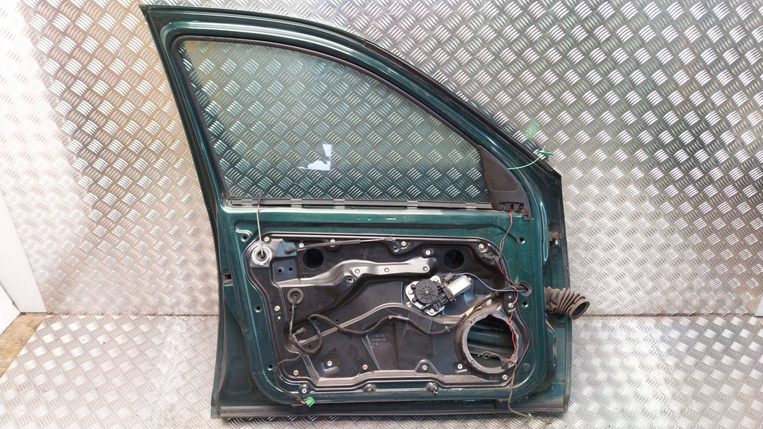dvere predok Ľavé VW GOLF IV 97