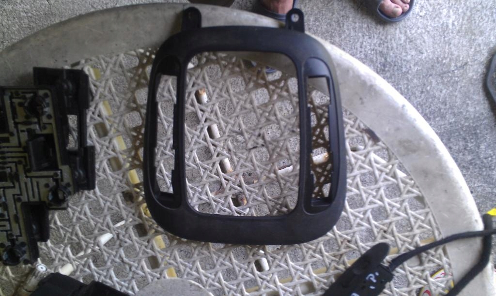 OPEL VECTRA B - RAMKA OBUDOWA KONSOLI