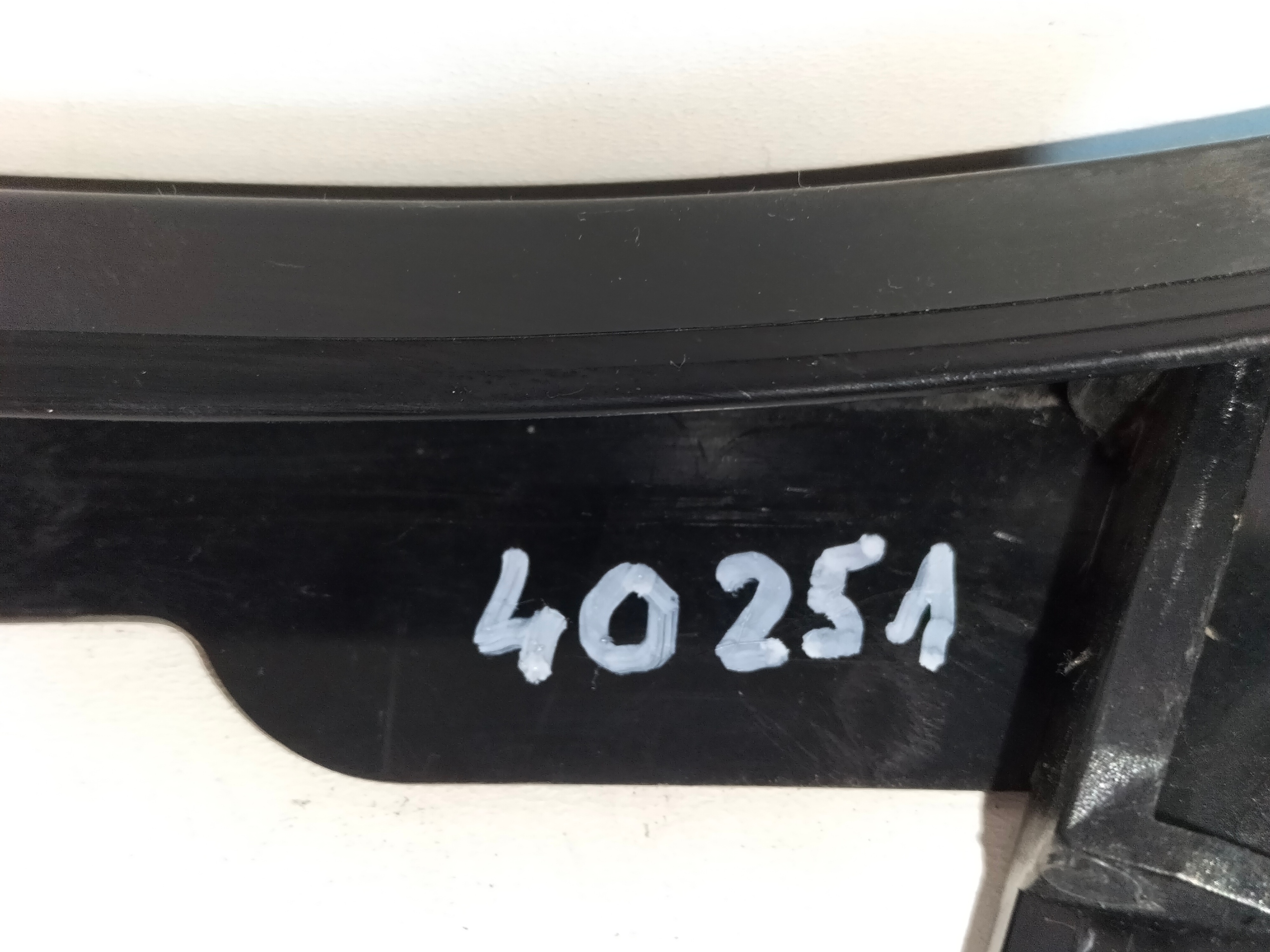 moulding below lampe reflektor front left BMW 3 E46 LIFT 01