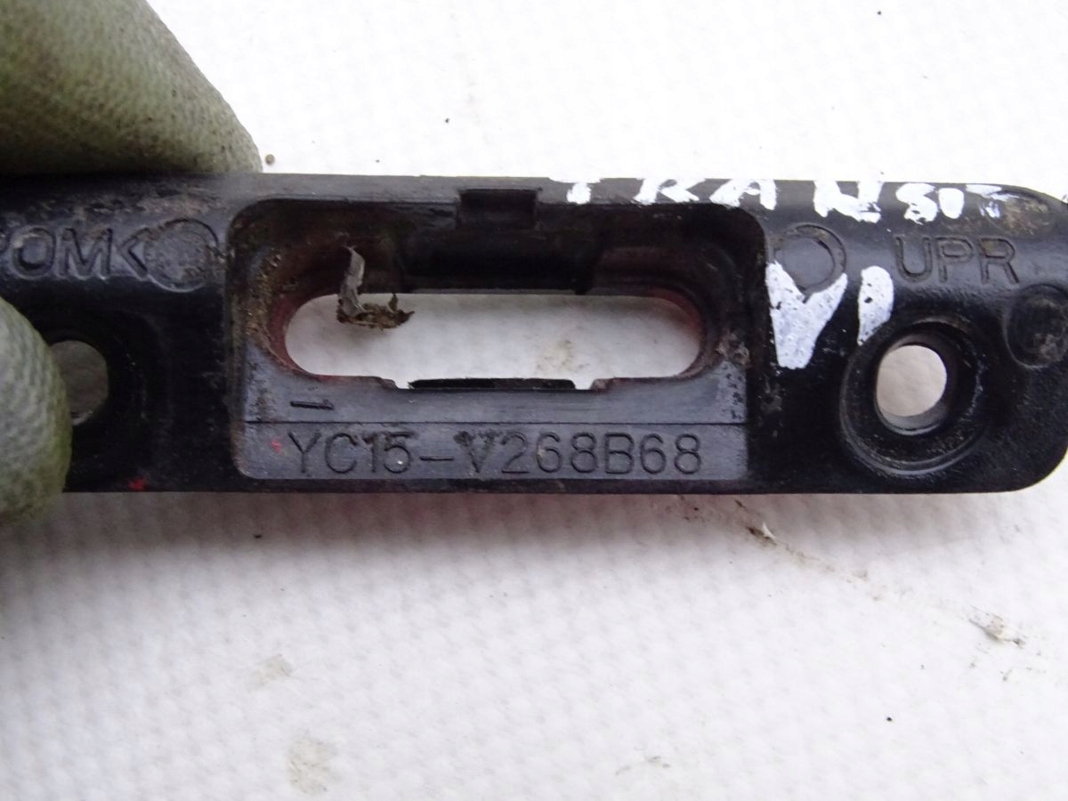 FORD TRANSIT MK6 00-06 GNIAZDO DRZWI PRZESUWNYCH Producent części Ford OE