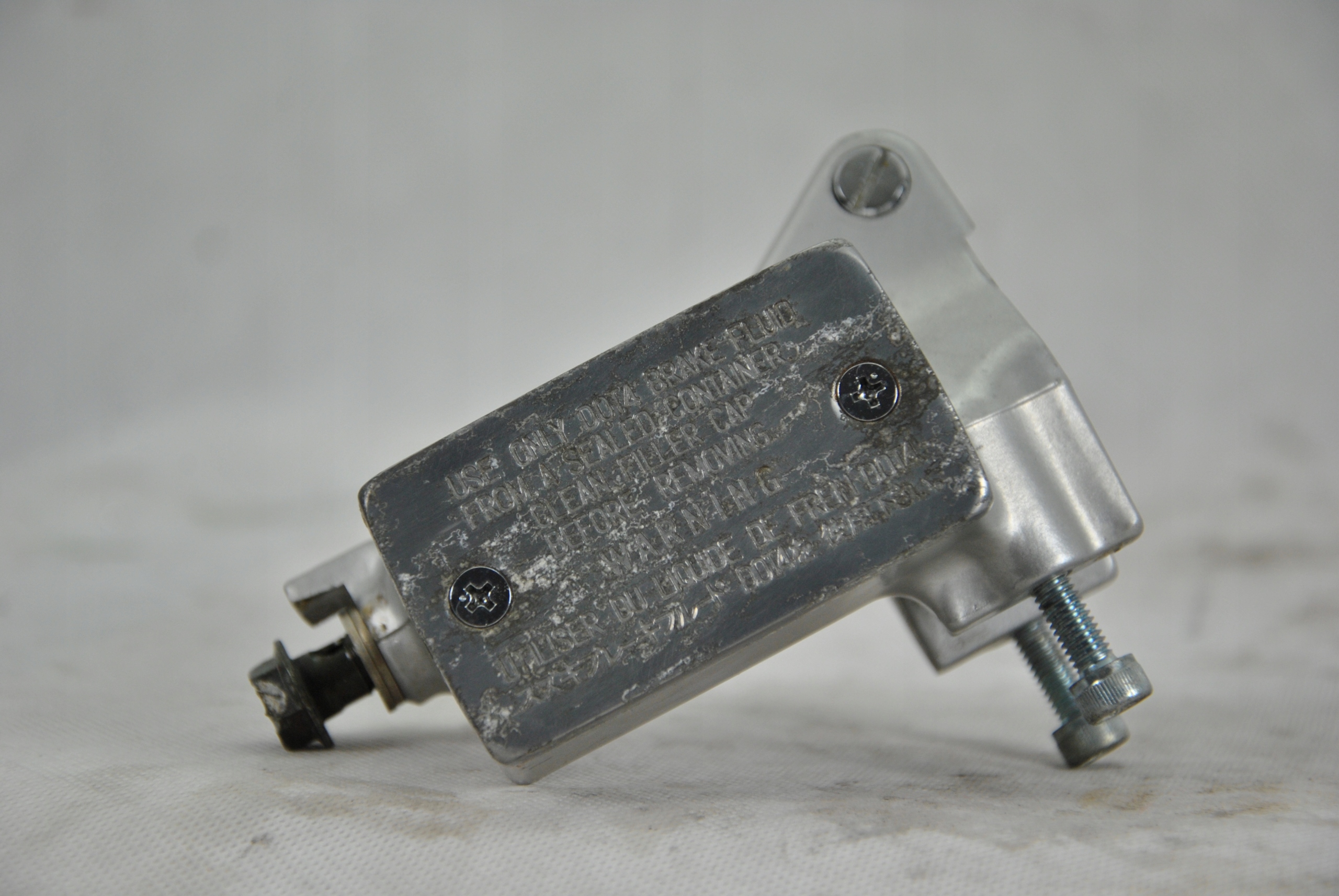 01183 - Головний гальмівний циліндр передній Suzuki m 800 Intruder VZ