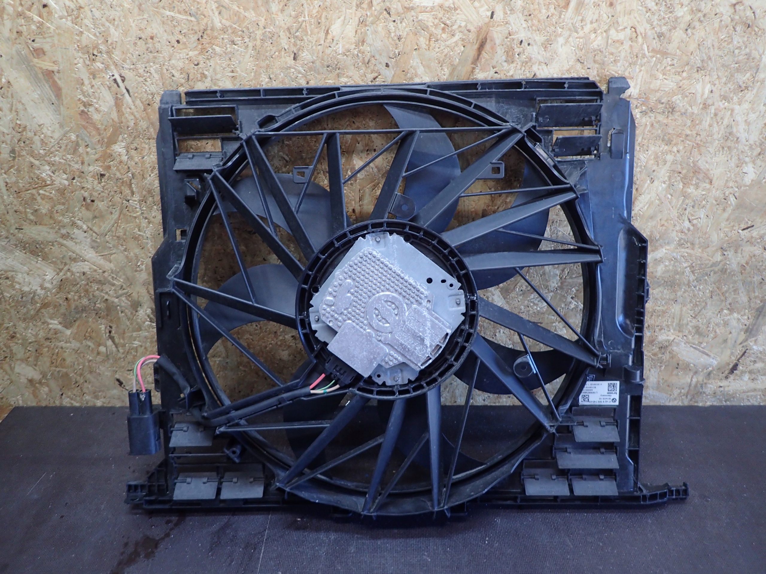 16141910 - Корпус вентилятора BMW 5 V F10 F11 VII 7 F01